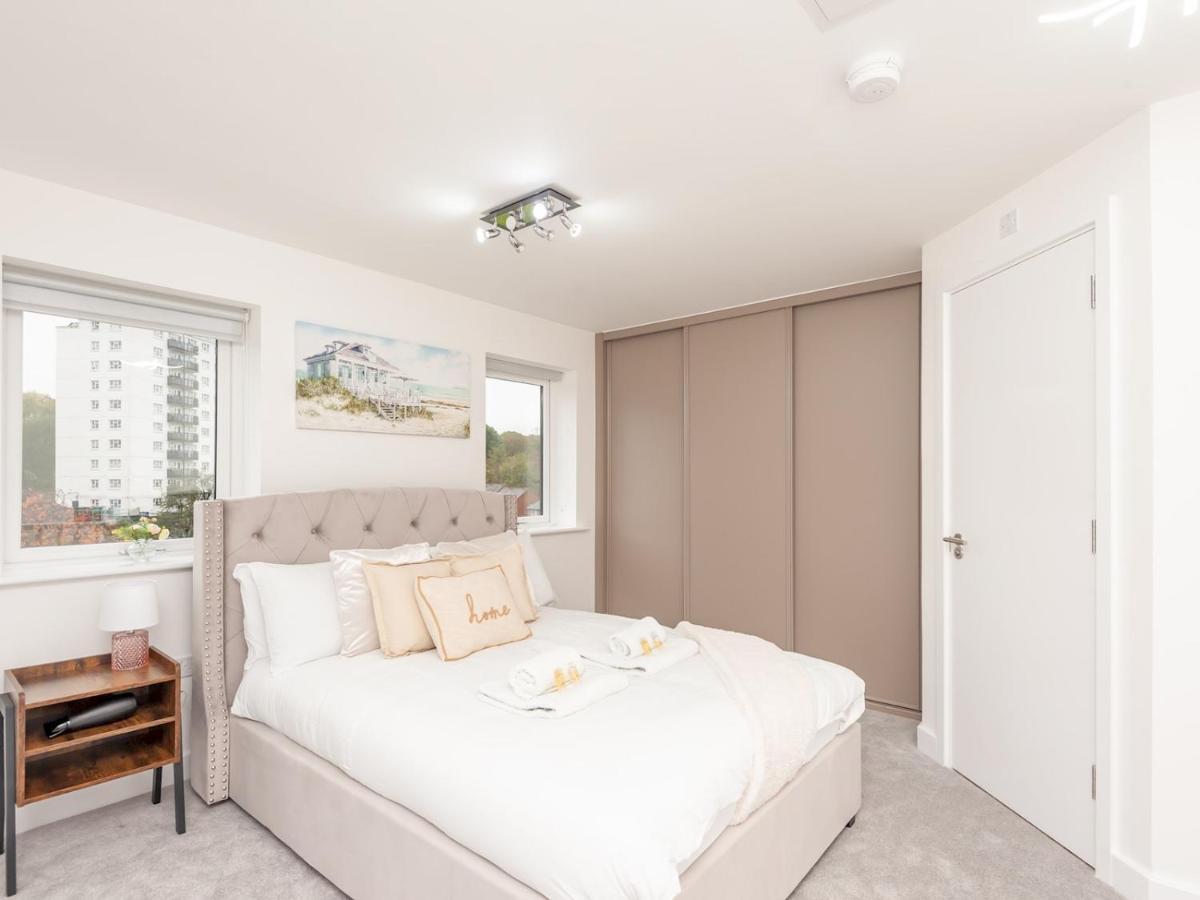 Pass The Keys Horsforth Haven - Brand New Townhouse With Balcony Leeds (West Yorkshire)