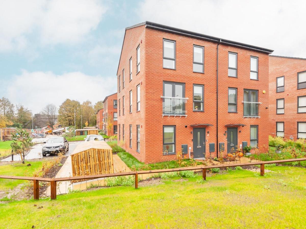Holiday home Pass The Keys Horsforth Haven - Brand New Townhouse With Balcony
