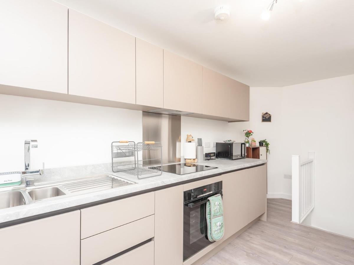 Pass The Keys Horsforth Haven - Brand New Townhouse With Balcony *