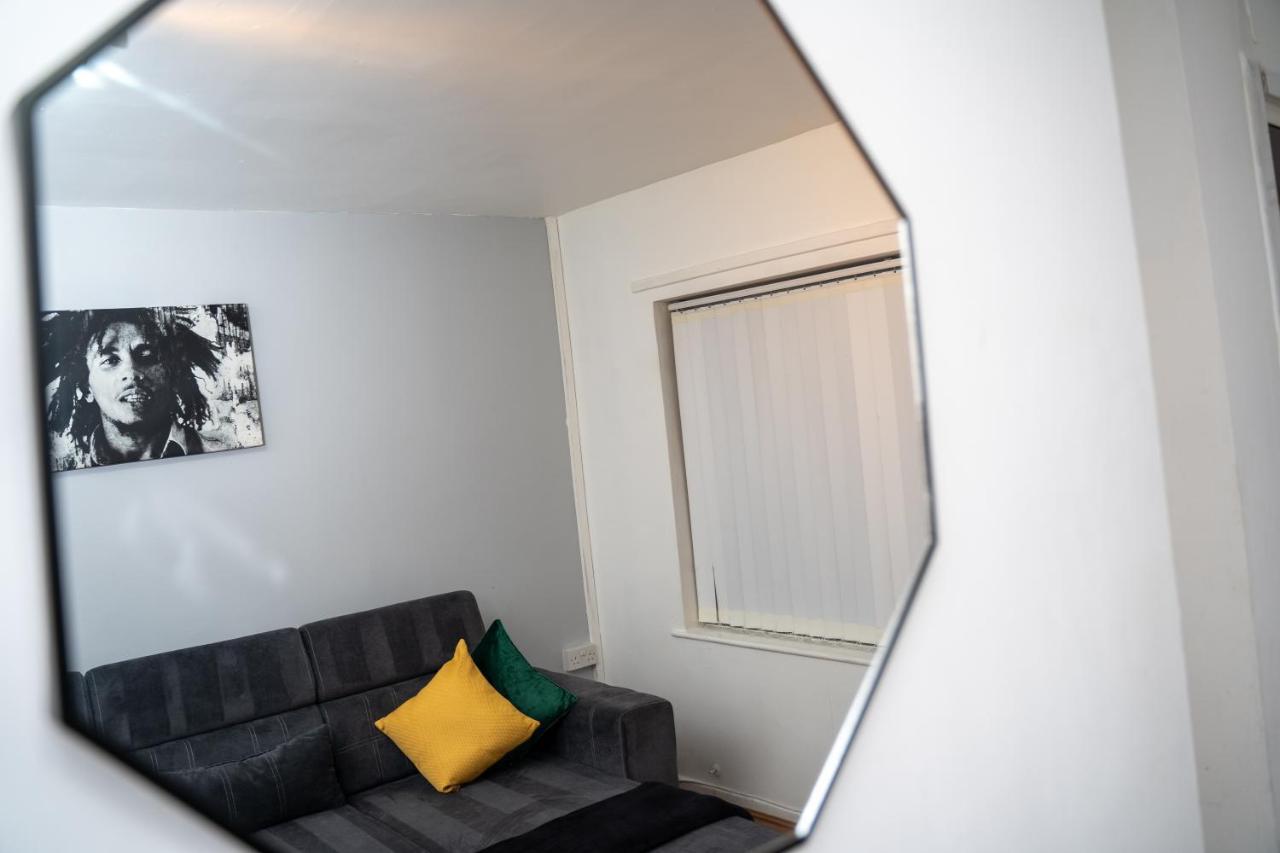 Stylish, Modern In Leeds Apartment