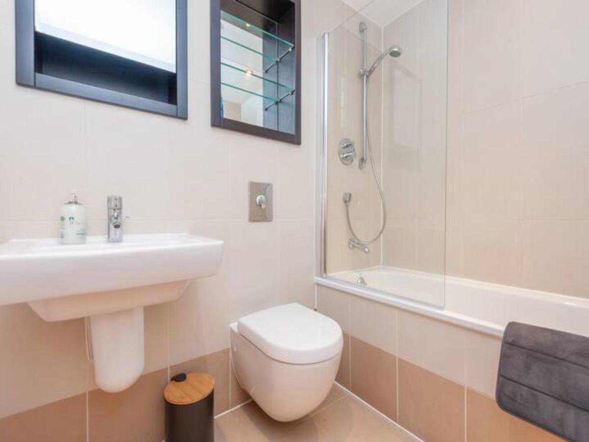 Apartment Pass The Keys Panoramic Serenity - Summer Bliss - Leeds Dock *