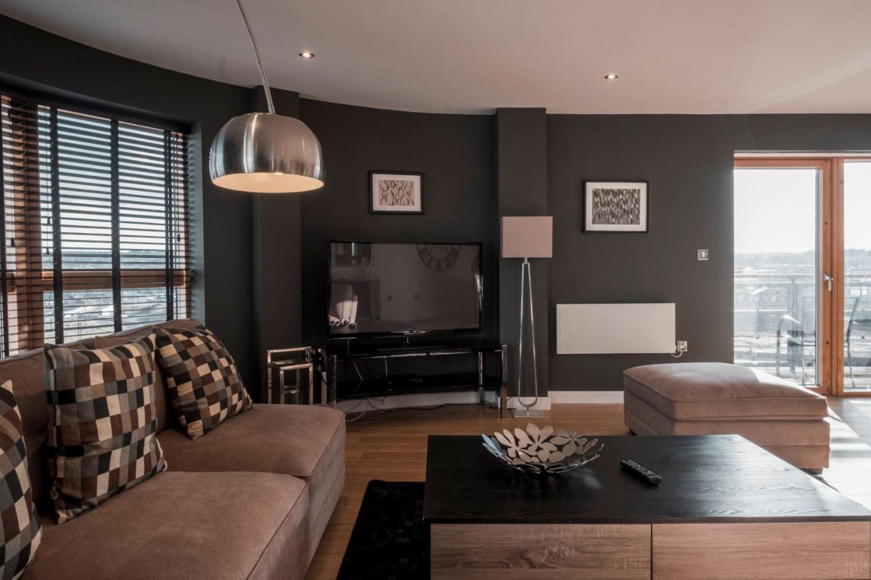 The Chambers, Riverside West Apartment *