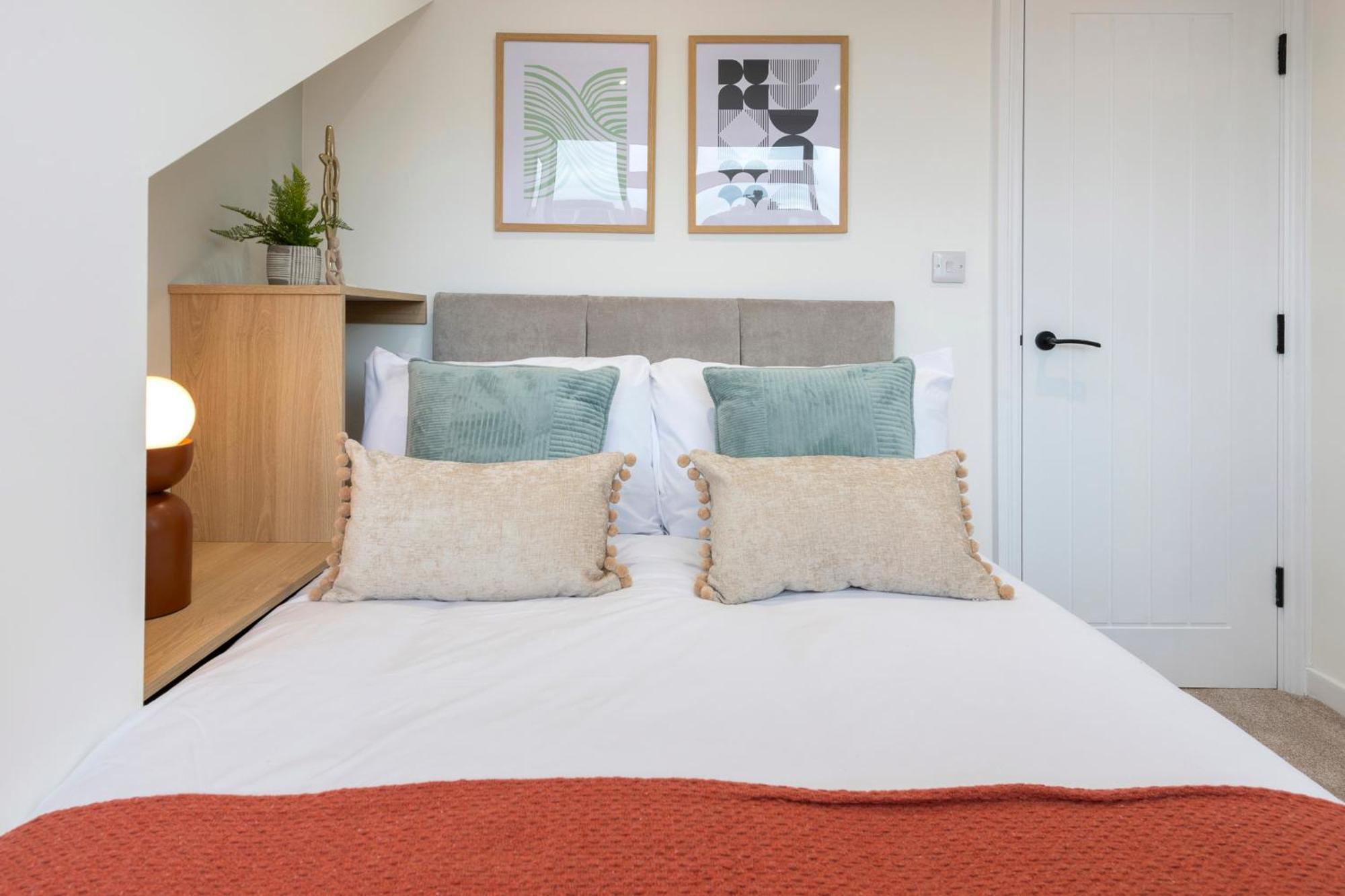 Close To Leeds Centre, 3 Bedrooms With Free Parking, Great For Contractors & Long Term Bookings - Nordstay *