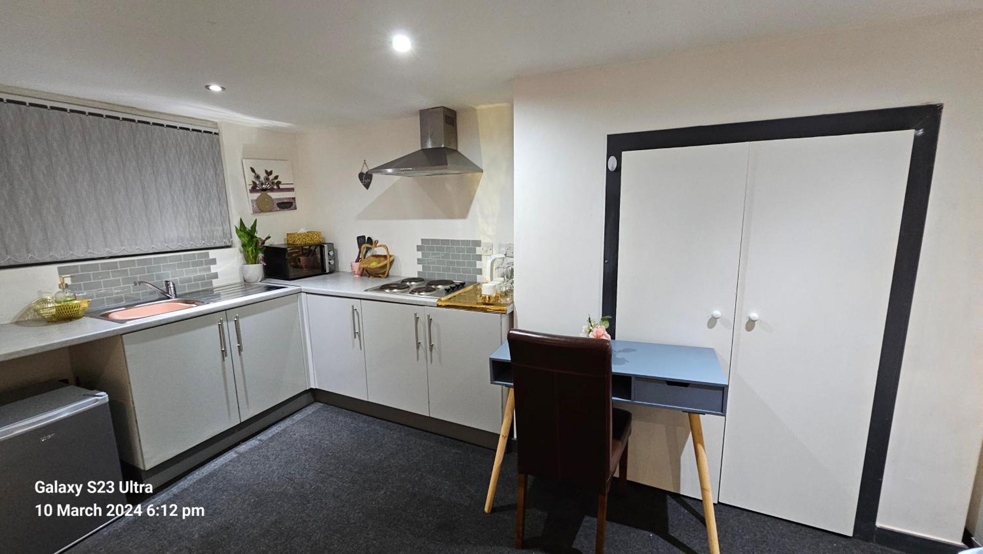 Beautiful En-suite Studio In Leeds -lower Floor Apartment