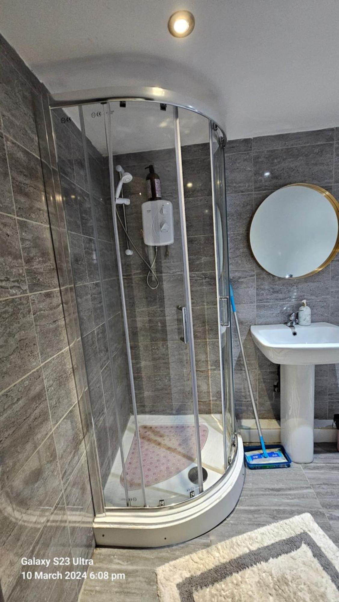 Apartment Beautiful En-suite Studio In Leeds -lower Floor Leeds (West Yorkshire)