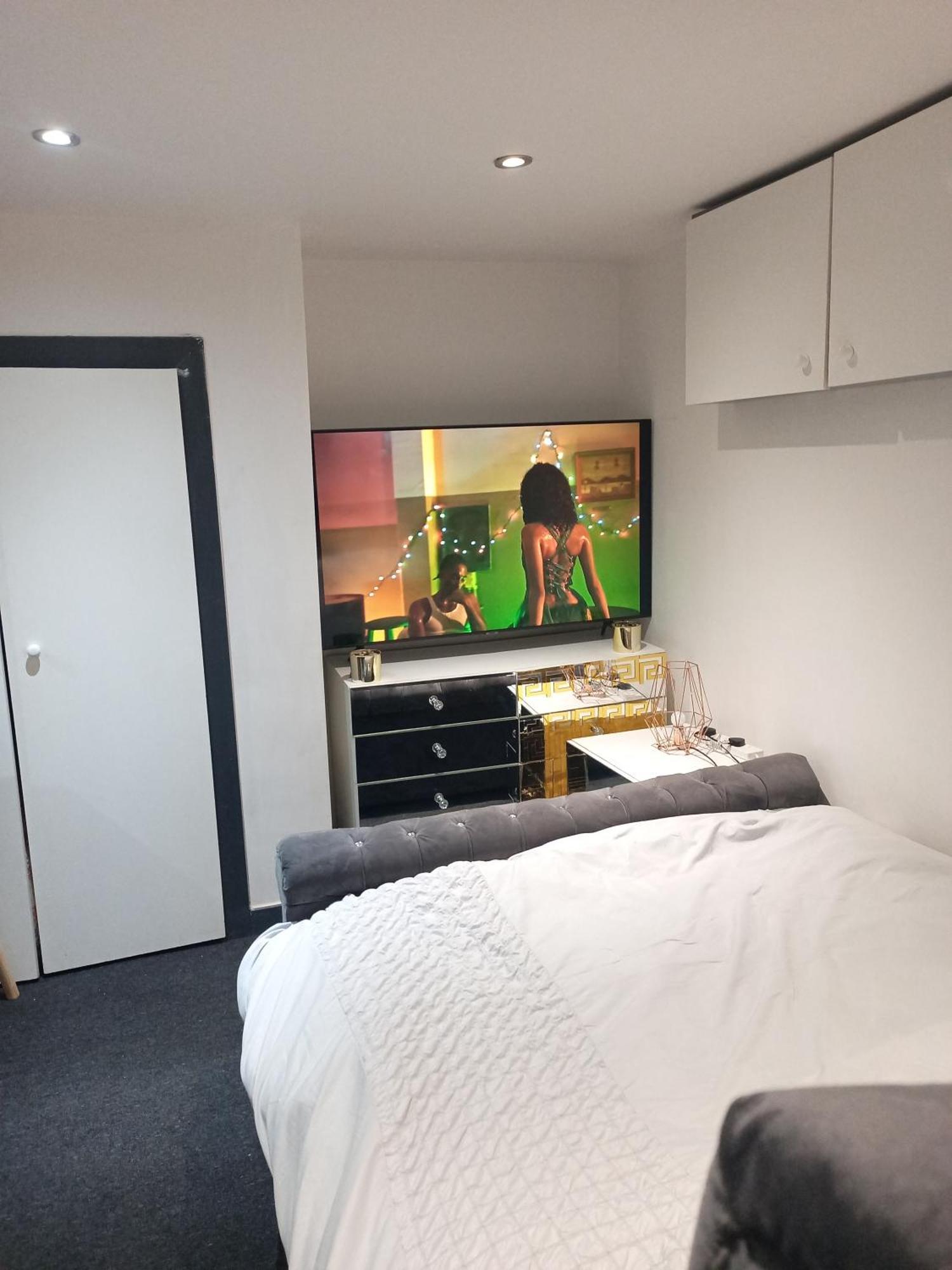 Beautiful En-suite Studio In Leeds -lower Floor *
