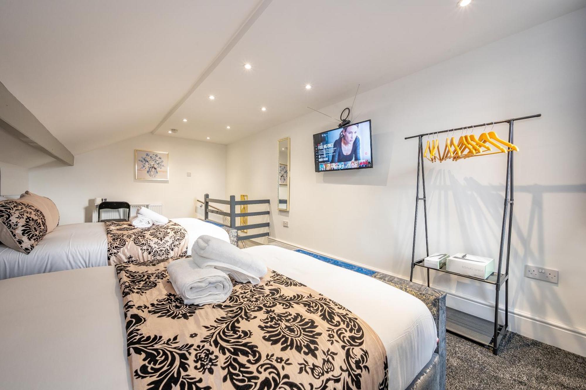 *ra10w* For Your Relaxed & Cosy + Free Parking + Free Fast Wifi * Homestay