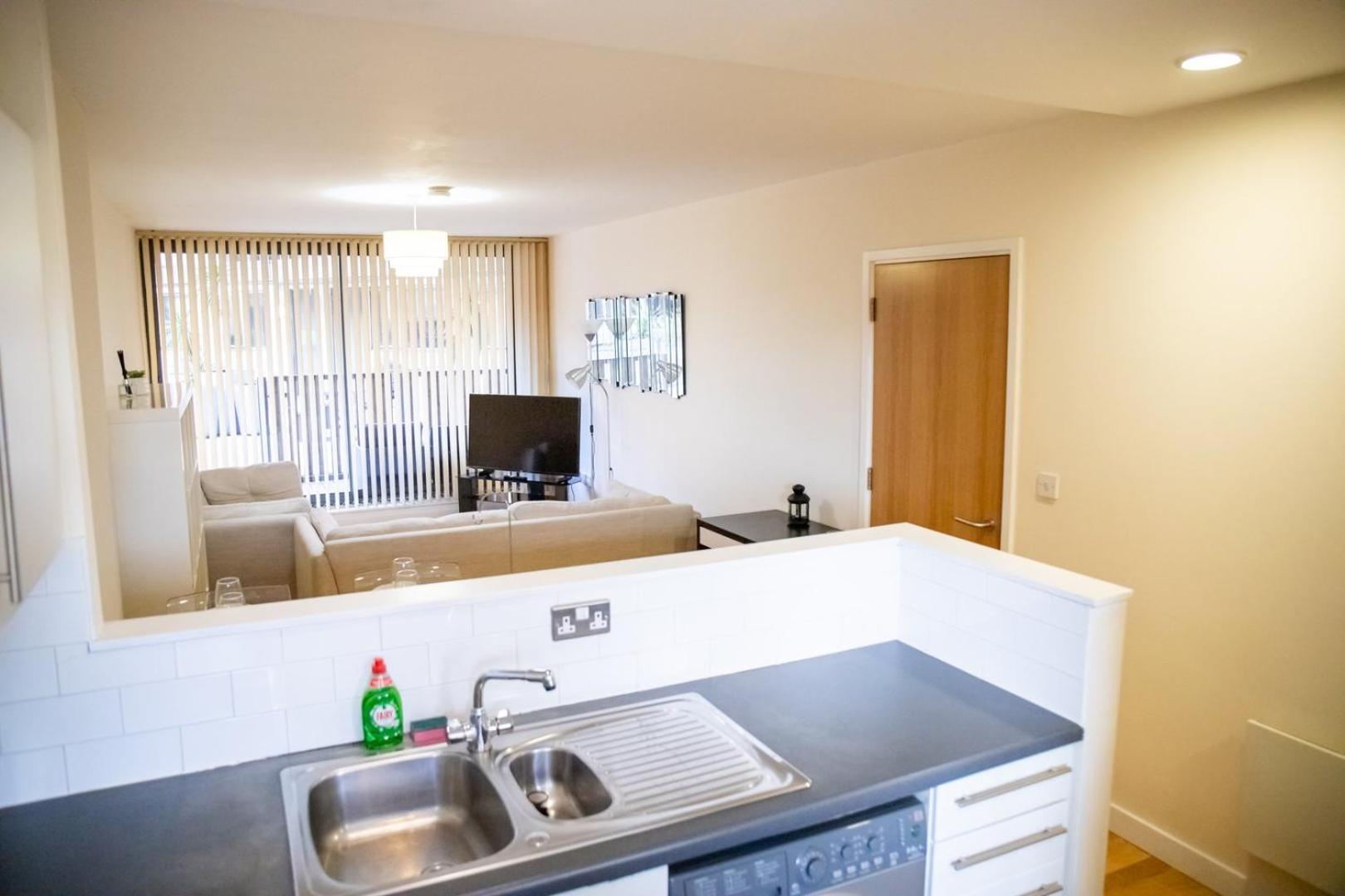 Leeds Vibrant 2 Bedroom Sleeps 4 Apartment *