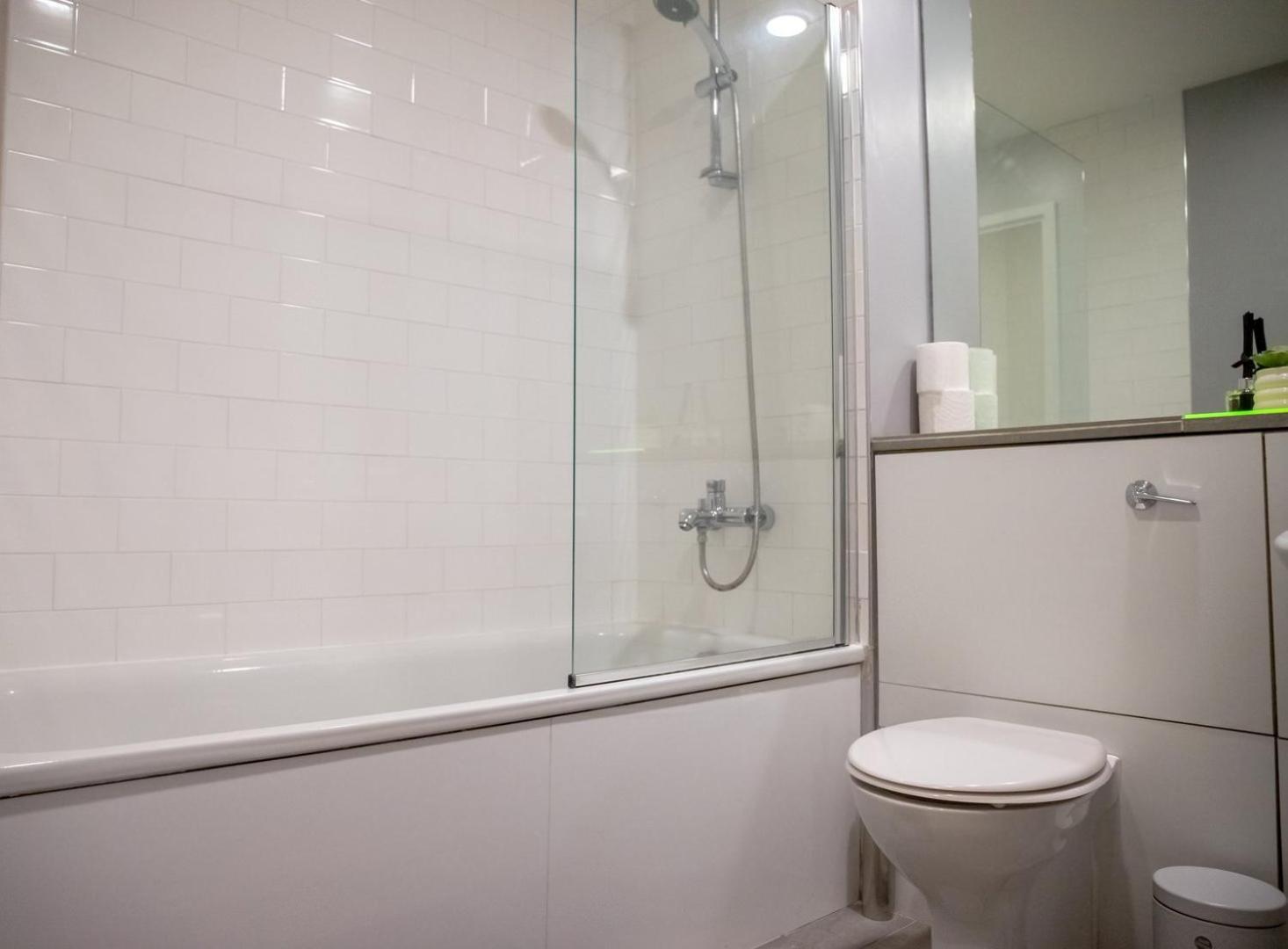 Apartment Leeds Vibrant 2 Bedroom Sleeps 4 *