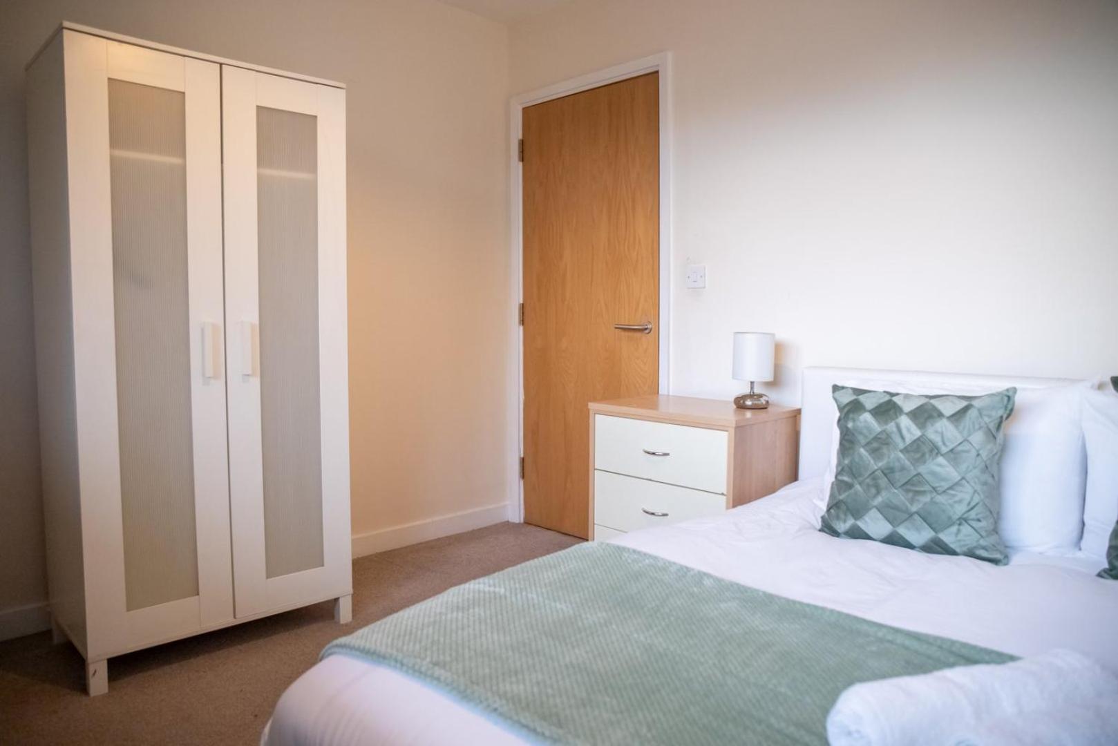 Apartment Leeds Vibrant 2 Bedroom Sleeps 4