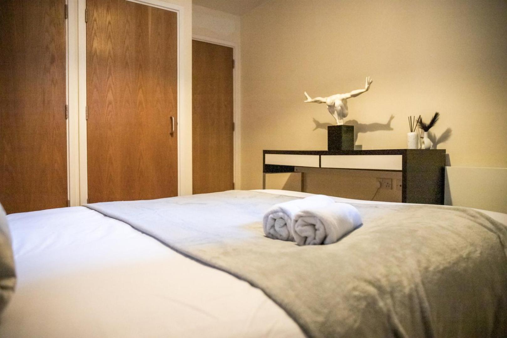 Leeds Vibrant 2 Bedroom Sleeps 4 Apartment Leeds (West Yorkshire)