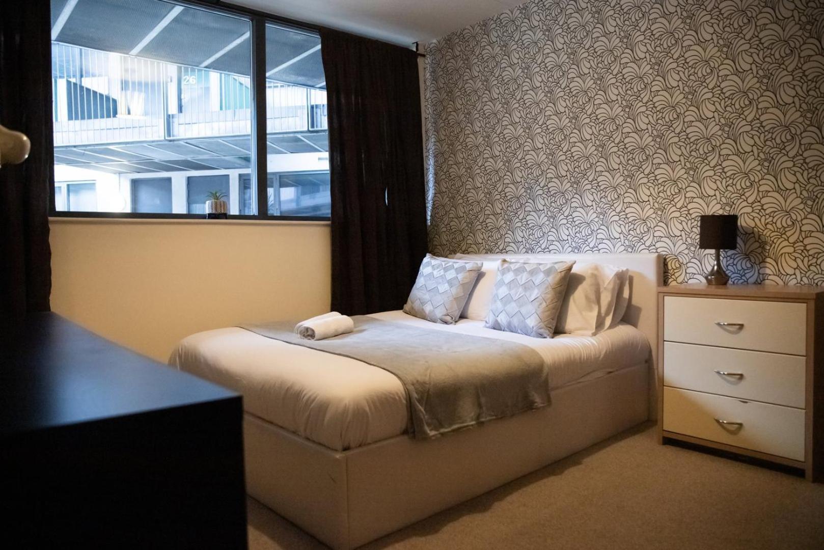 Apartment Leeds Vibrant 2 Bedroom Sleeps 4 *