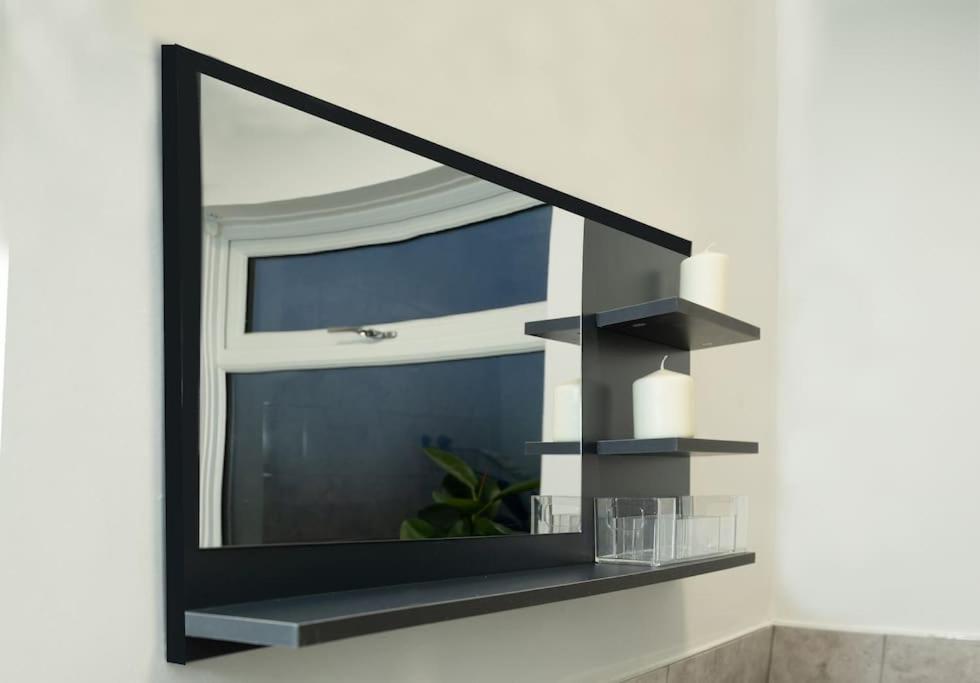 A Cosy, Elegant 3 Bed * Leeds (West Yorkshire)
