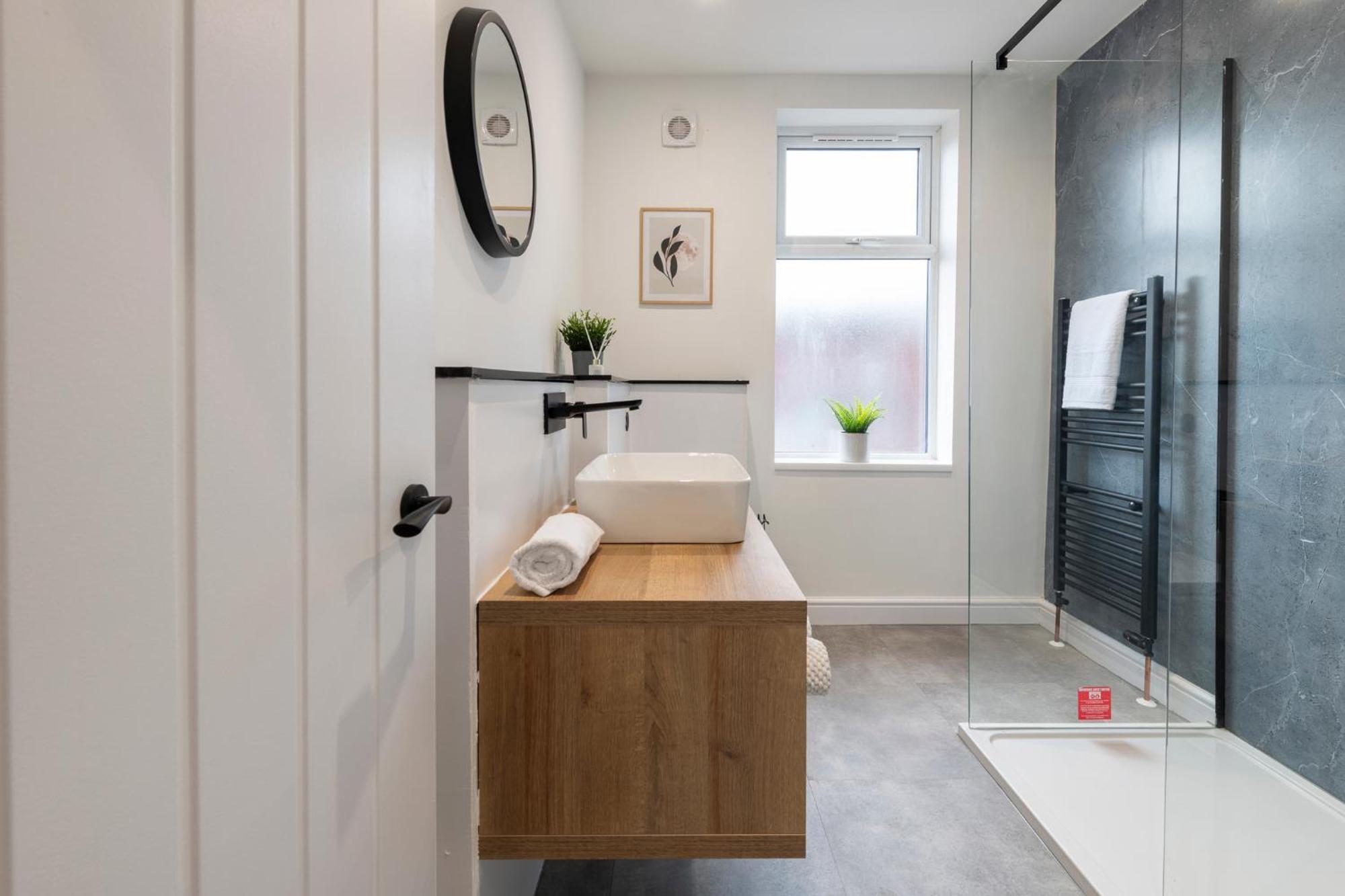 Close To Leeds Centre, 3 Bedrooms With Free Parking, Great For Contractors & Long Term Bookings - Nordstay Leeds (West Yorkshire)