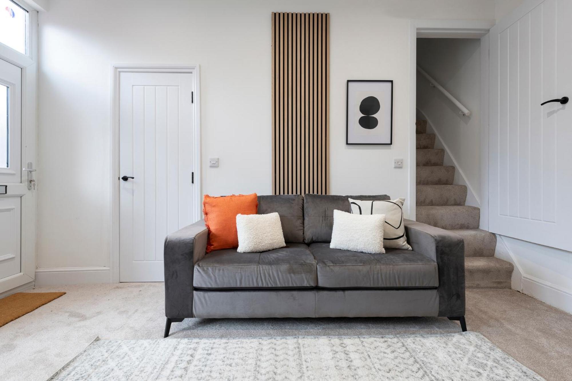 Holiday home Close To Leeds Centre, 3 Bedrooms With Free Parking, Great For Contractors & Long Term Bookings - Nordstay *