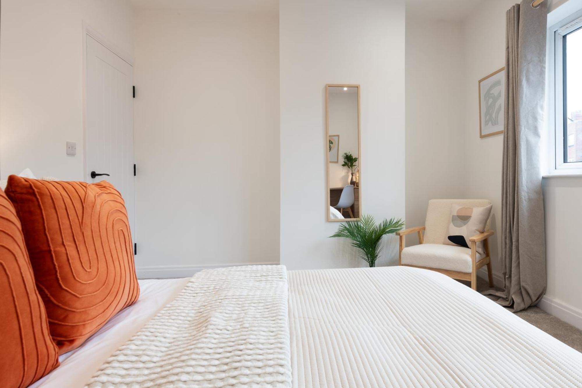 Modern 2-bedroom House Near Leeds Centre, Ideal For Contractors & Long - Nordstay Holiday home *