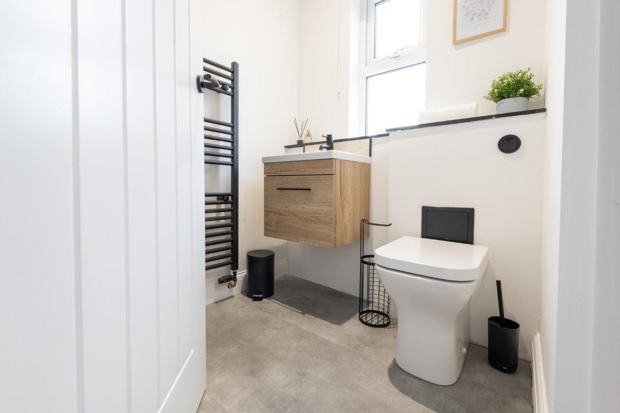 Modern 2-bedroom House Near Leeds Centre, Ideal For Contractors & Long - Nordstay * Leeds (West Yorkshire)