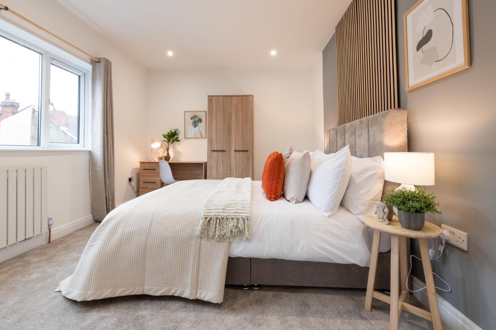 Modern 2-bedroom House Near Leeds Centre, Ideal For Contractors & Long - Nordstay