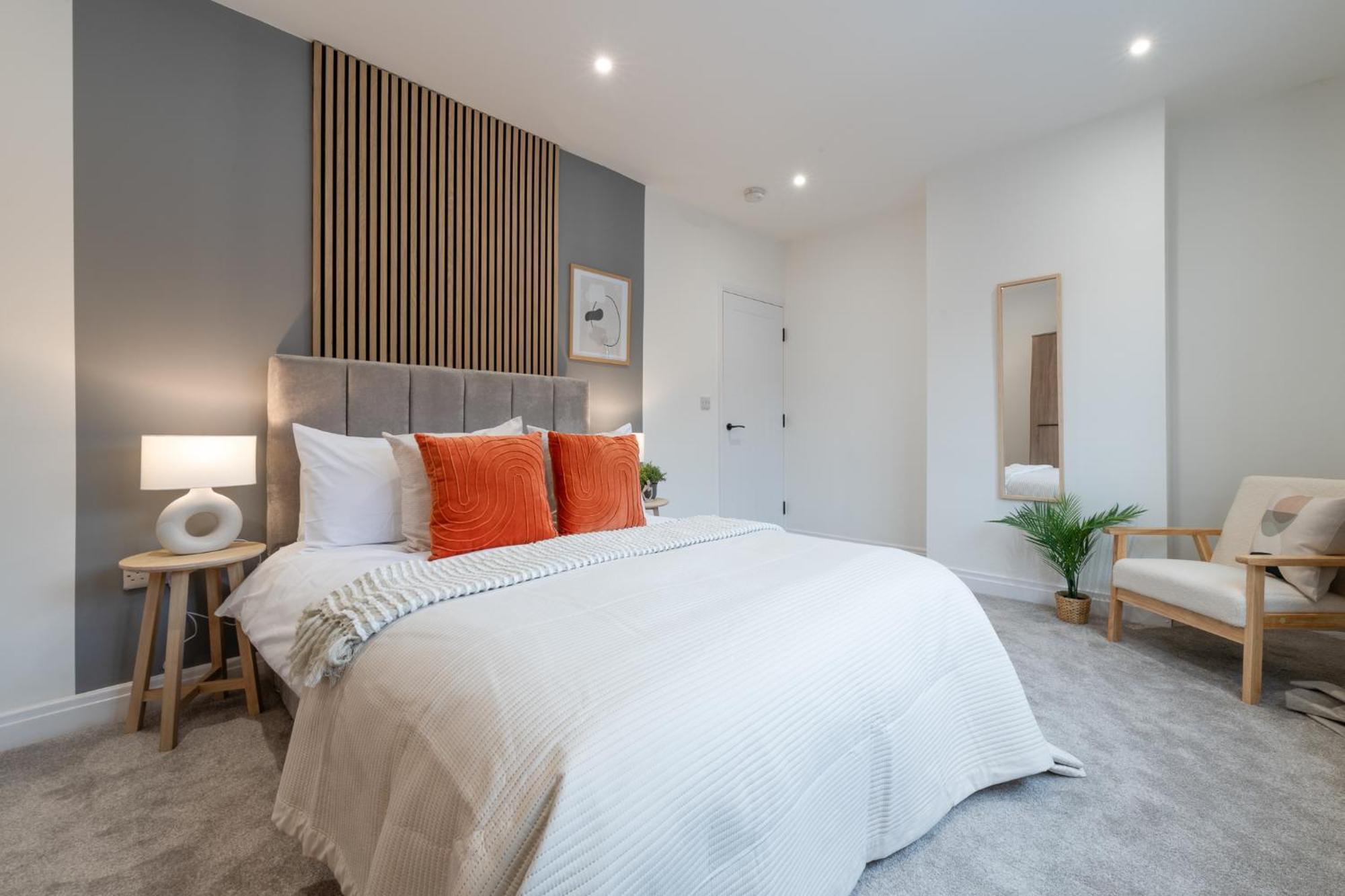 Modern 2-bedroom House Near Leeds Centre, Ideal For Contractors & Long - Nordstay