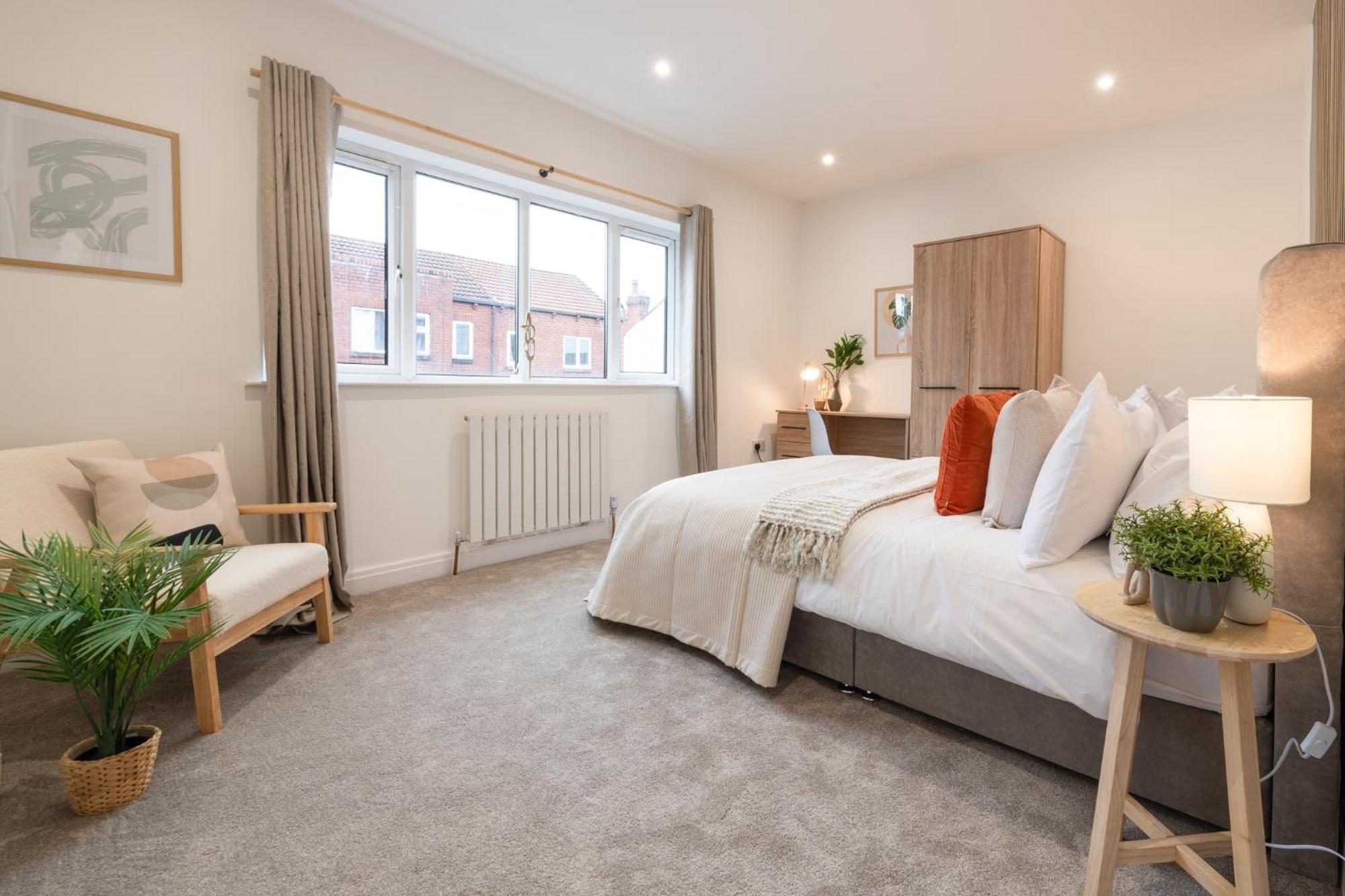 Modern 2-bedroom House Near Leeds Centre, Ideal For Contractors & Long - Nordstay Holiday home *