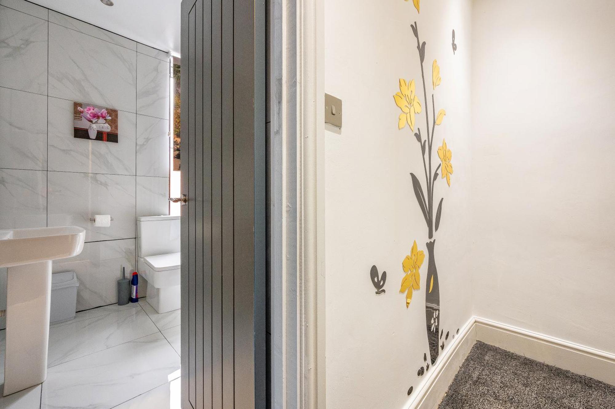 *rb10w* For Your Relaxed & Cosy + Free Parking + Free Fast Wifi * *