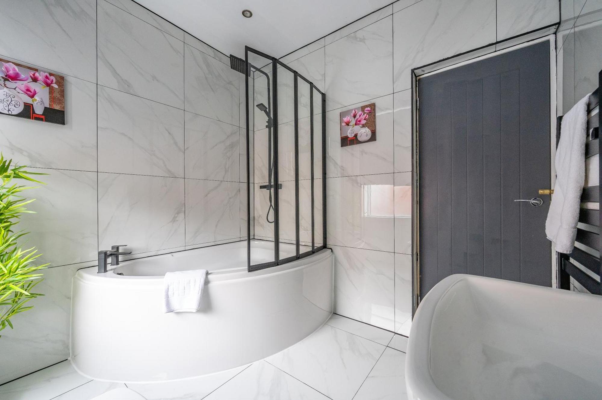 Homestay *rb10w* For Your Relaxed & Cosy + Free Parking + Free Fast Wifi *
