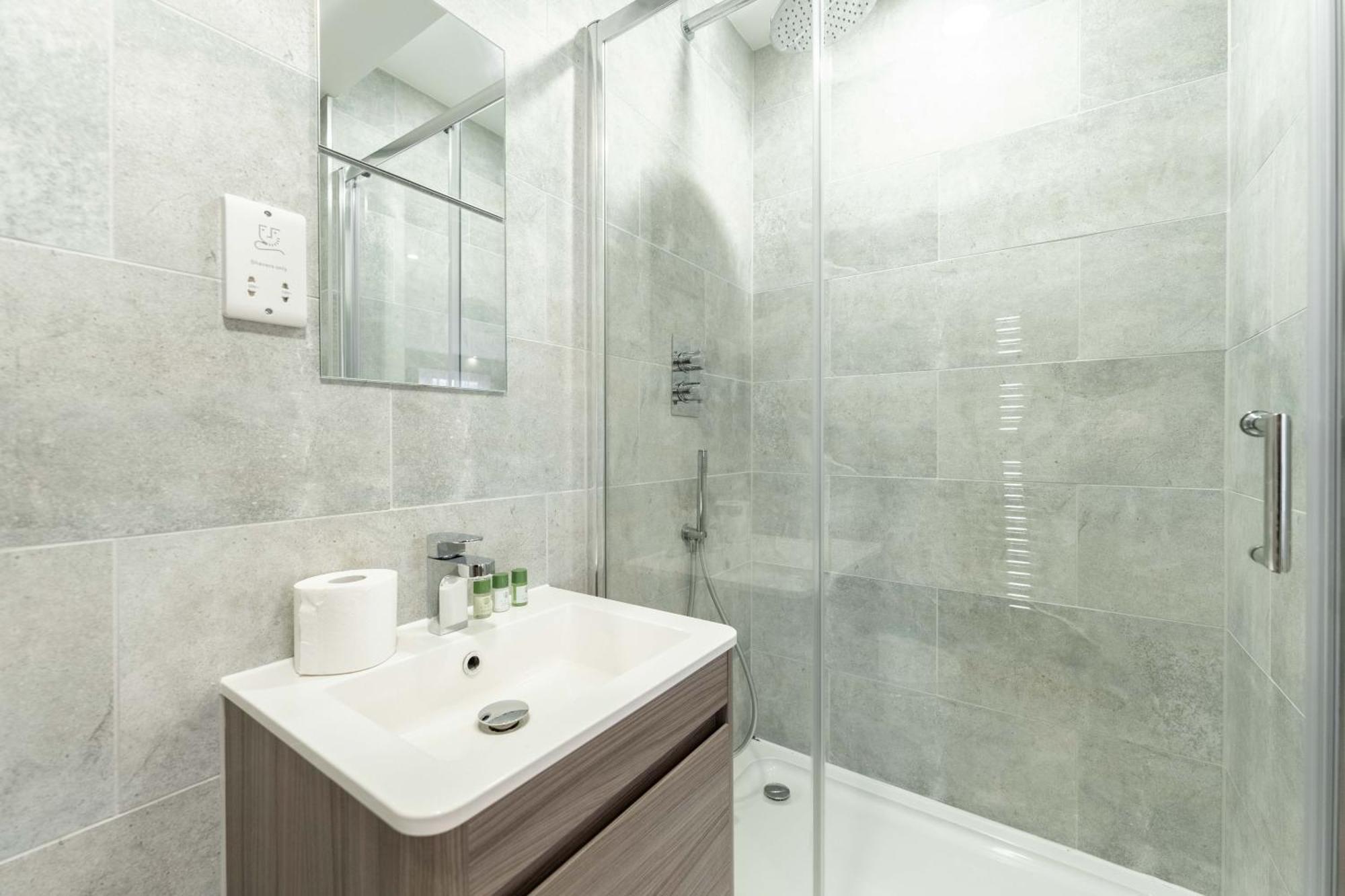 Apartment Luxury 3-bed, 3-bath Penthouse - Leeds Centre - Underground Parking