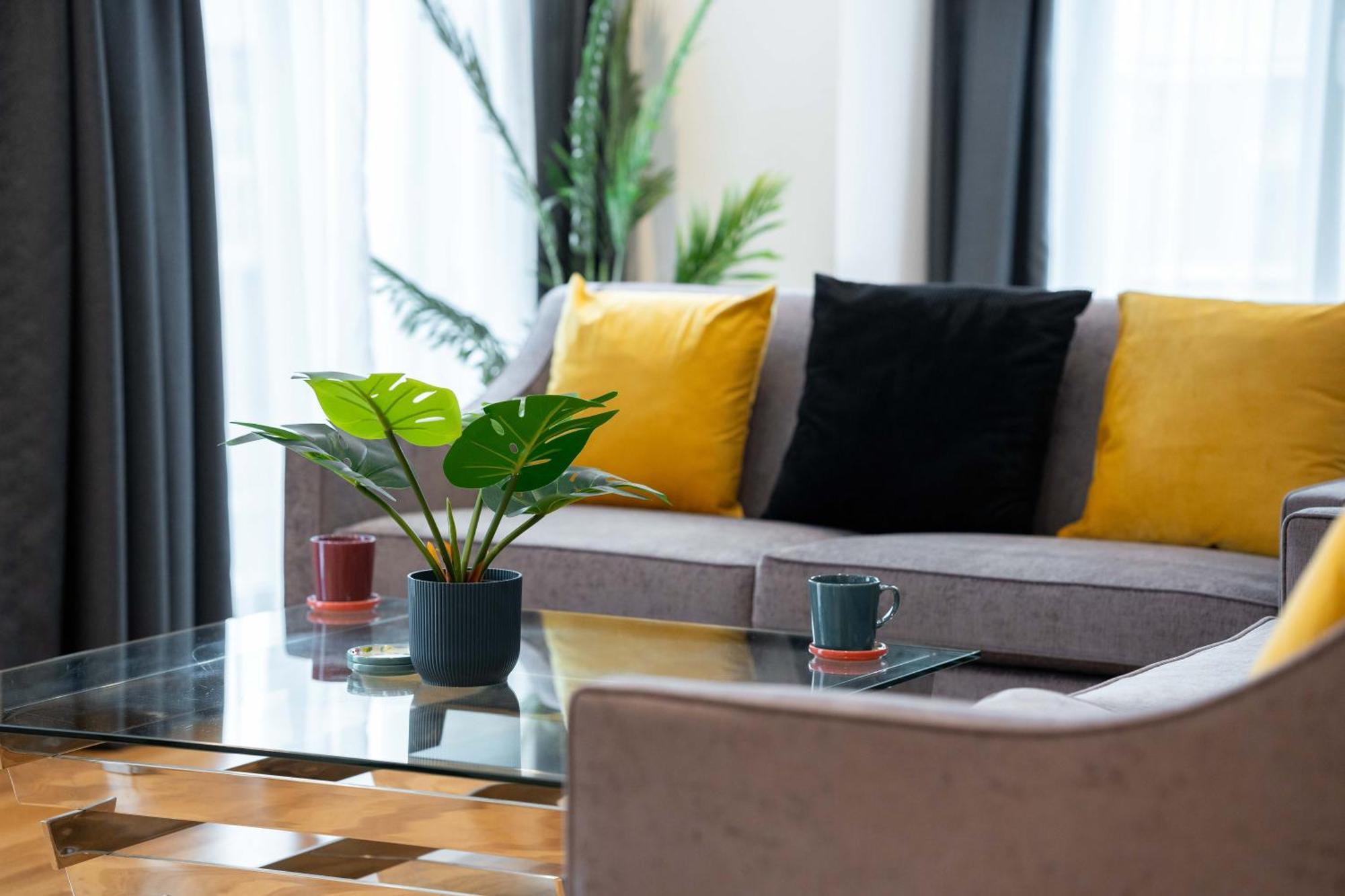Luxury 3-bed, 3-bath Penthouse - Leeds Centre - Underground Parking Apartment