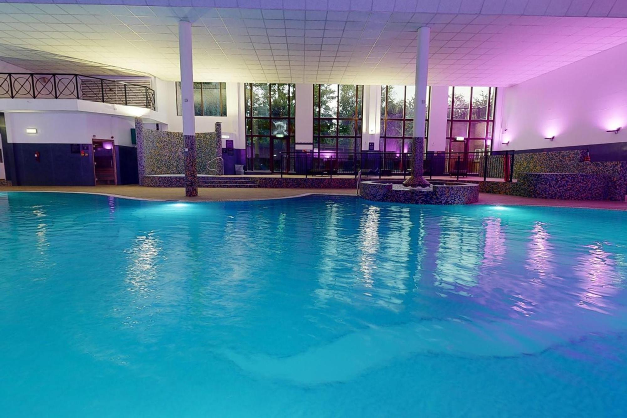 Village Leeds North Hotel 3*