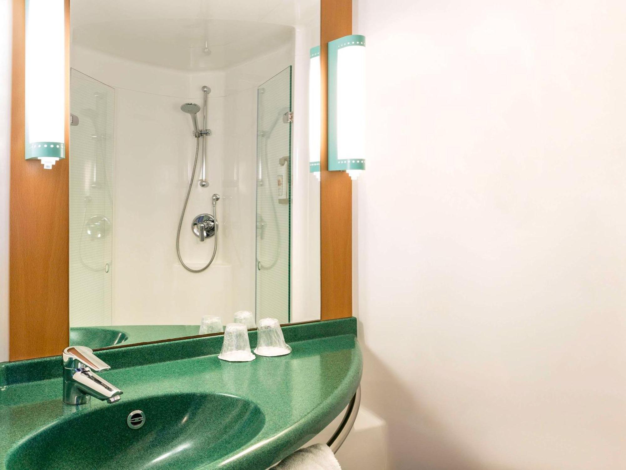 Ibis Leeds Centre Marlborough Street Hotel 2*