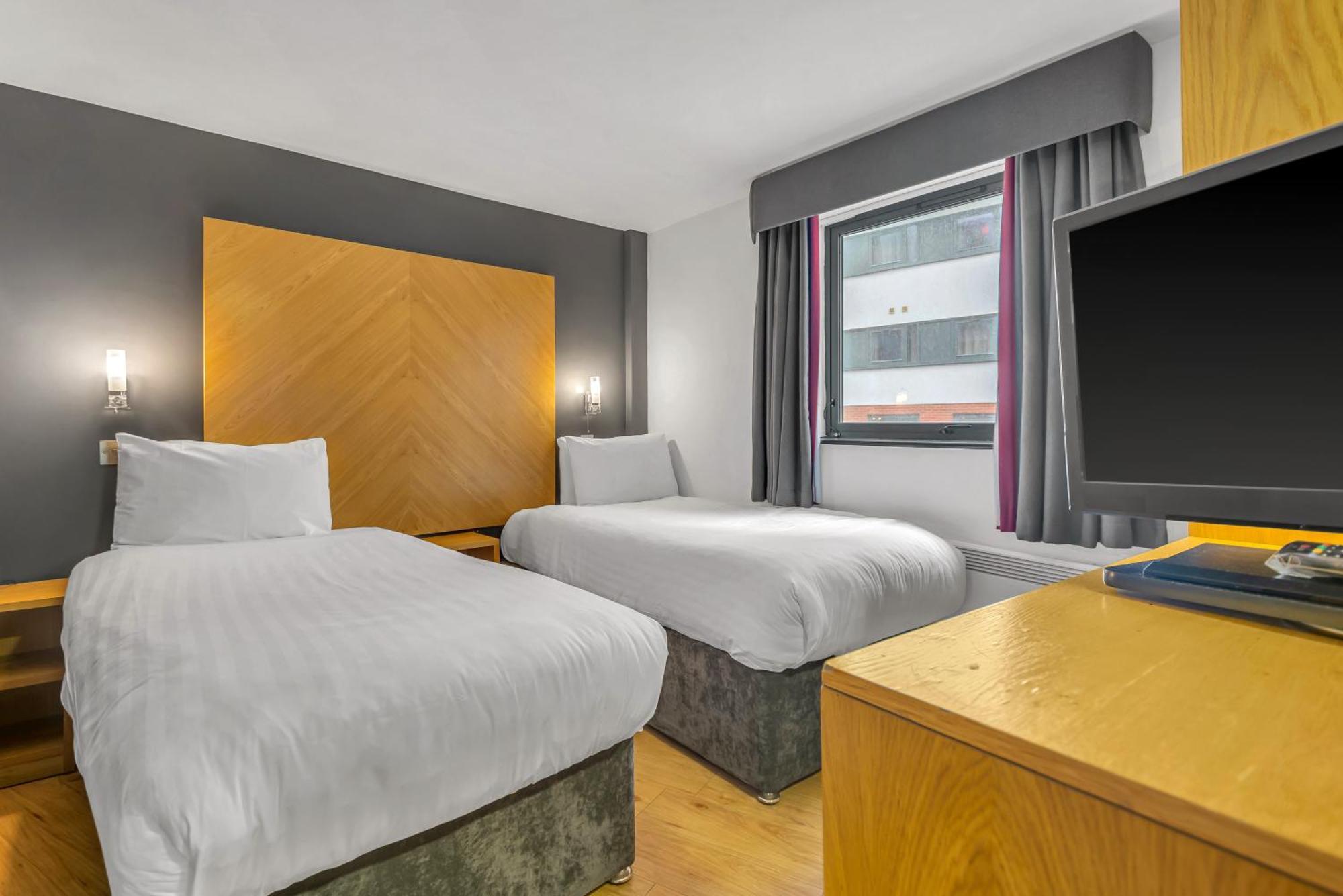 Roomzzz West Aparthotel Leeds (West Yorkshire)