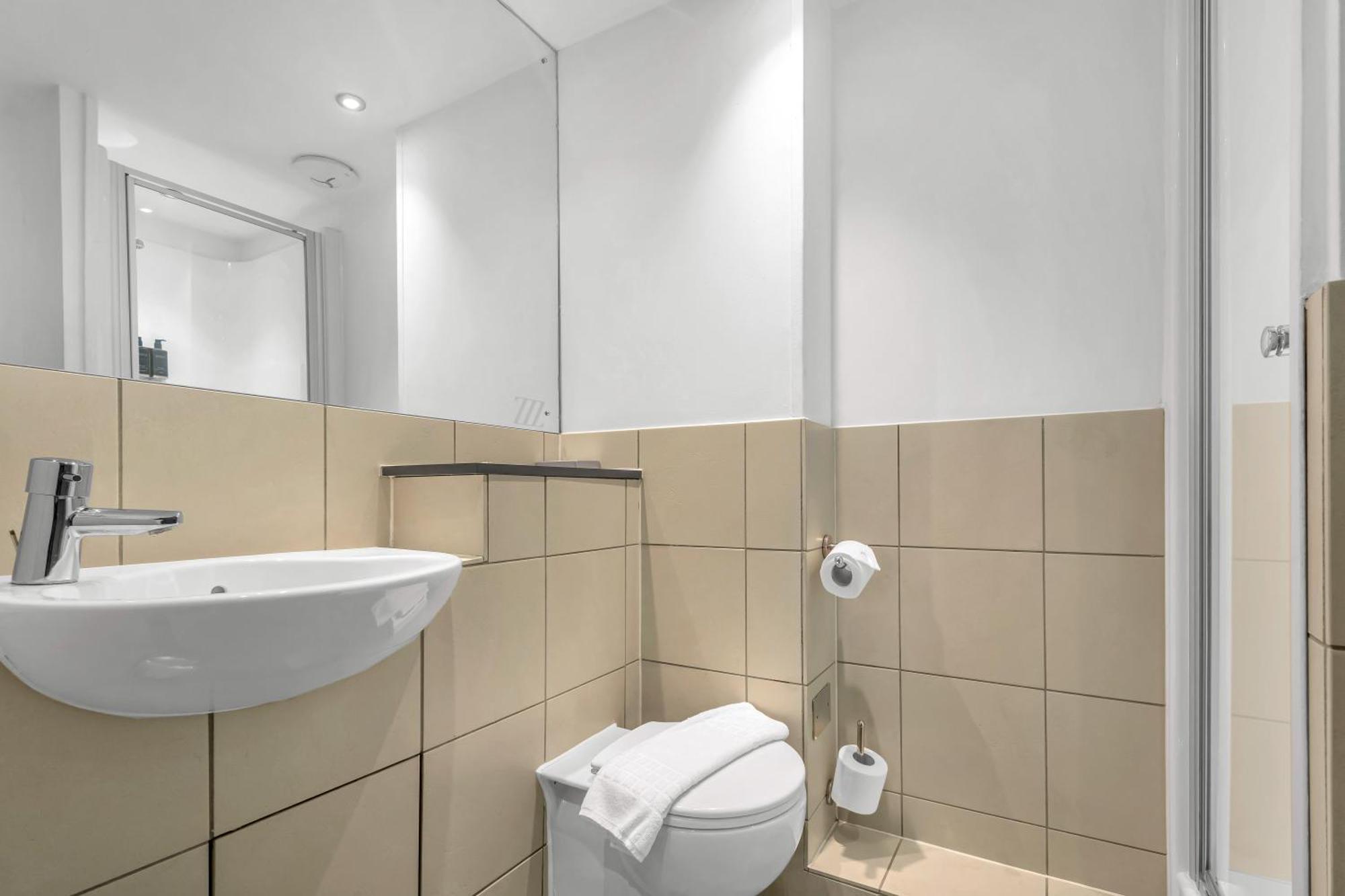 Roomzzz West Leeds (West Yorkshire)
