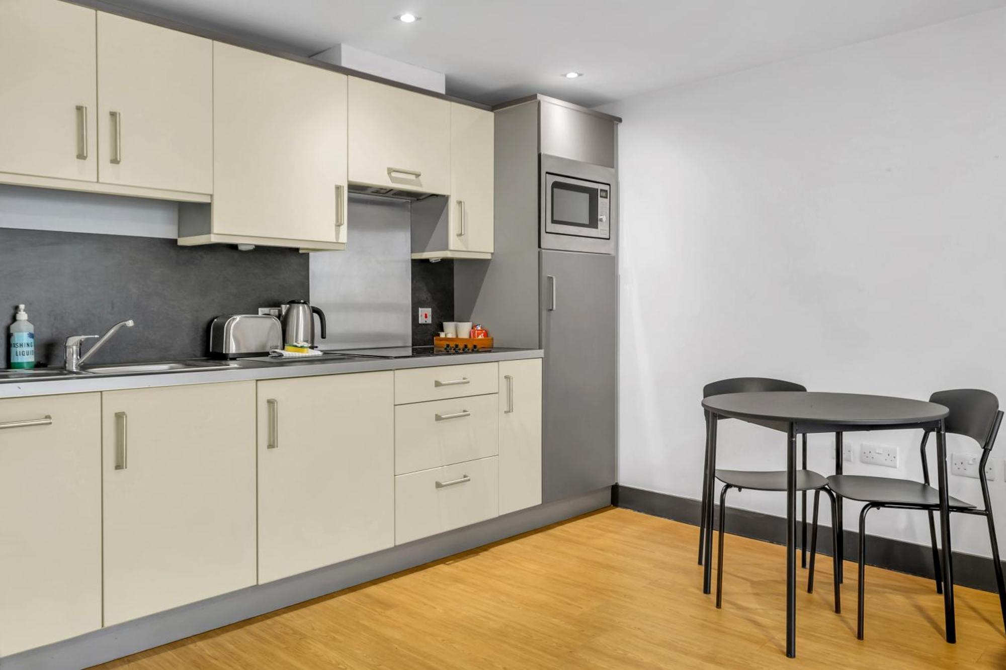 Roomzzz West 4* Leeds (West Yorkshire)
