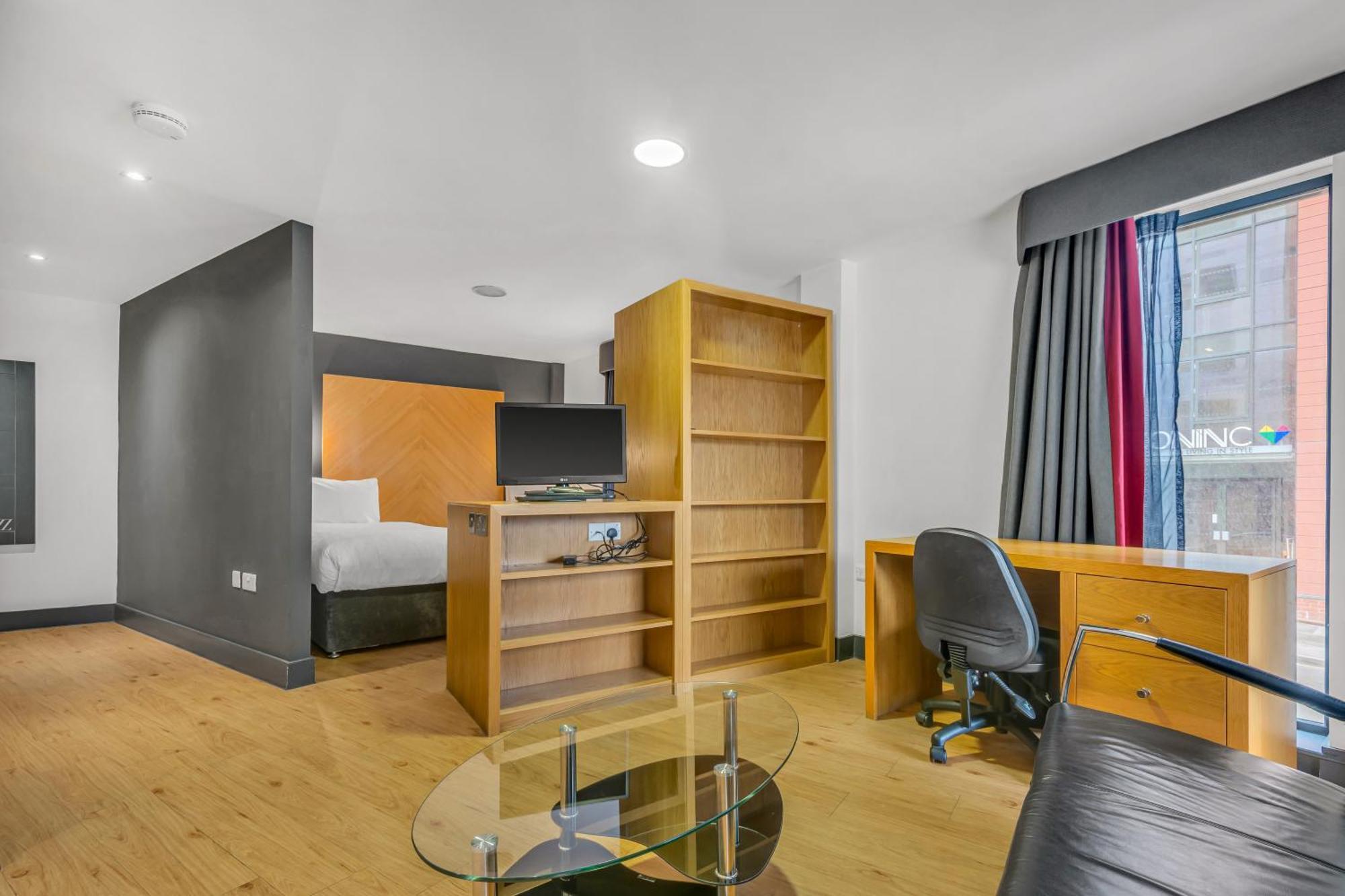 Roomzzz West Leeds (West Yorkshire)