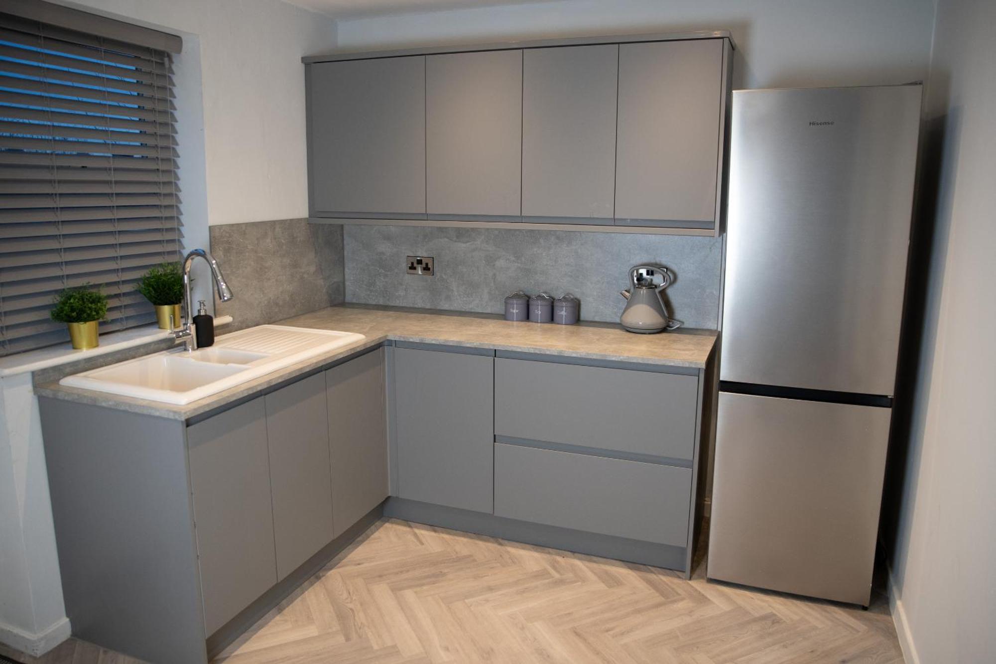 2 Bedroom With Free Parking Close To Leeds Centre