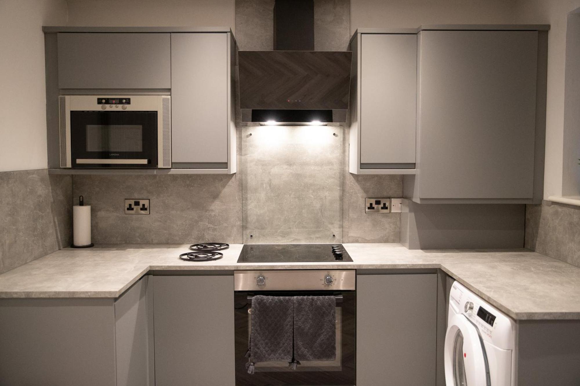 2 Bedroom With Free Parking Close To Leeds Centre *