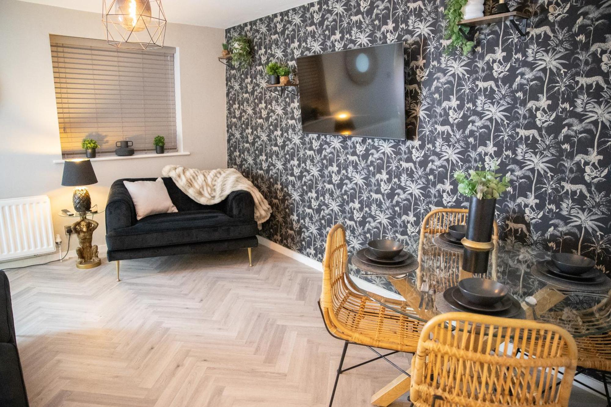 2 Bedroom With Free Parking Close To Leeds Centre *