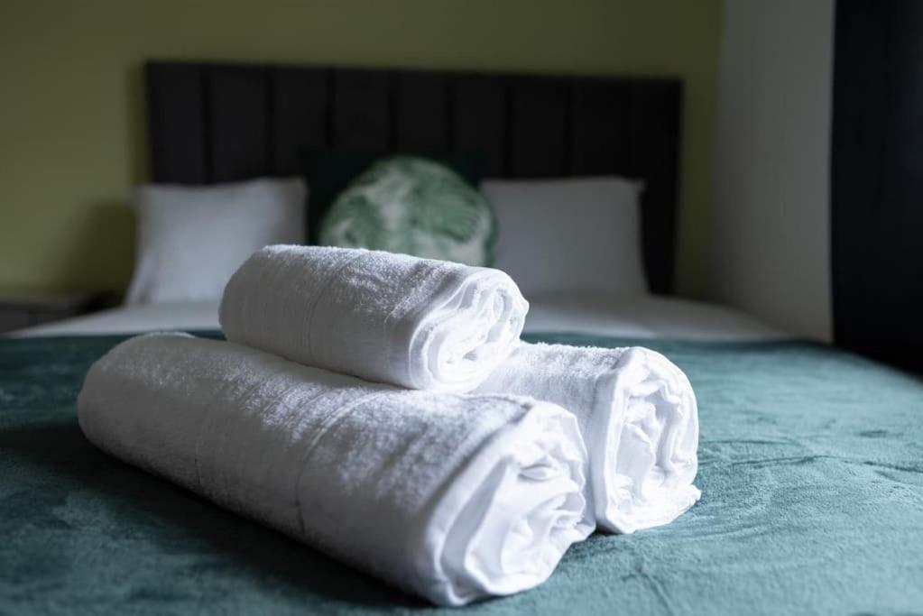 Origin - Close 2 City-centre, Shops, Netflix Apartment *