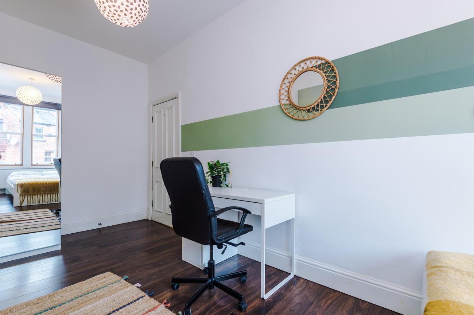 Spacious Centre Retreat In Leeds Centre *
