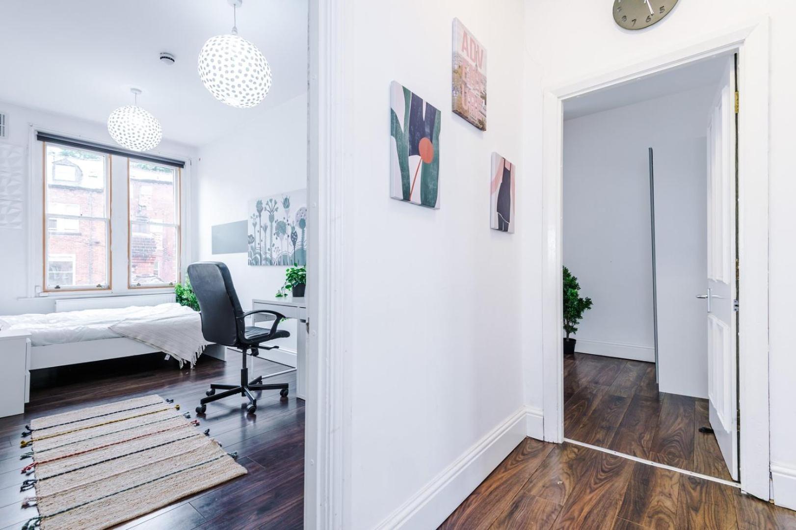 Apartment Spacious Centre Retreat In Leeds Centre