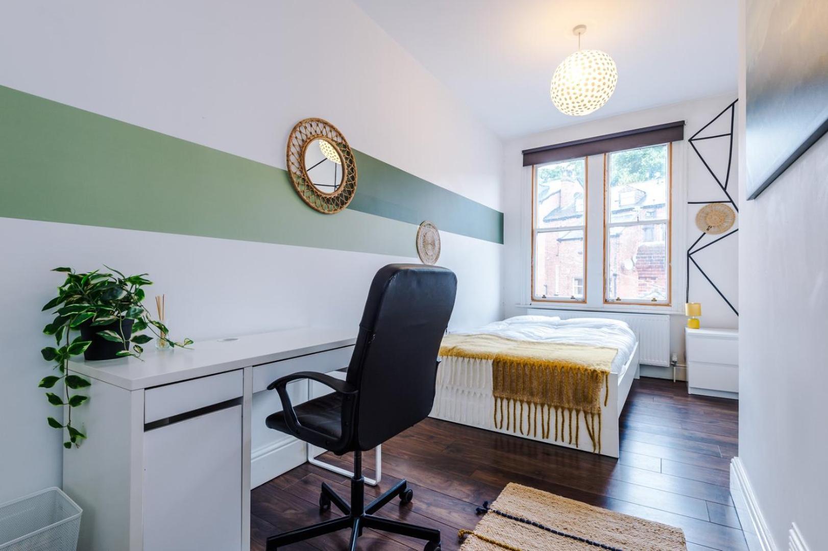 Spacious Centre Retreat In Leeds Centre