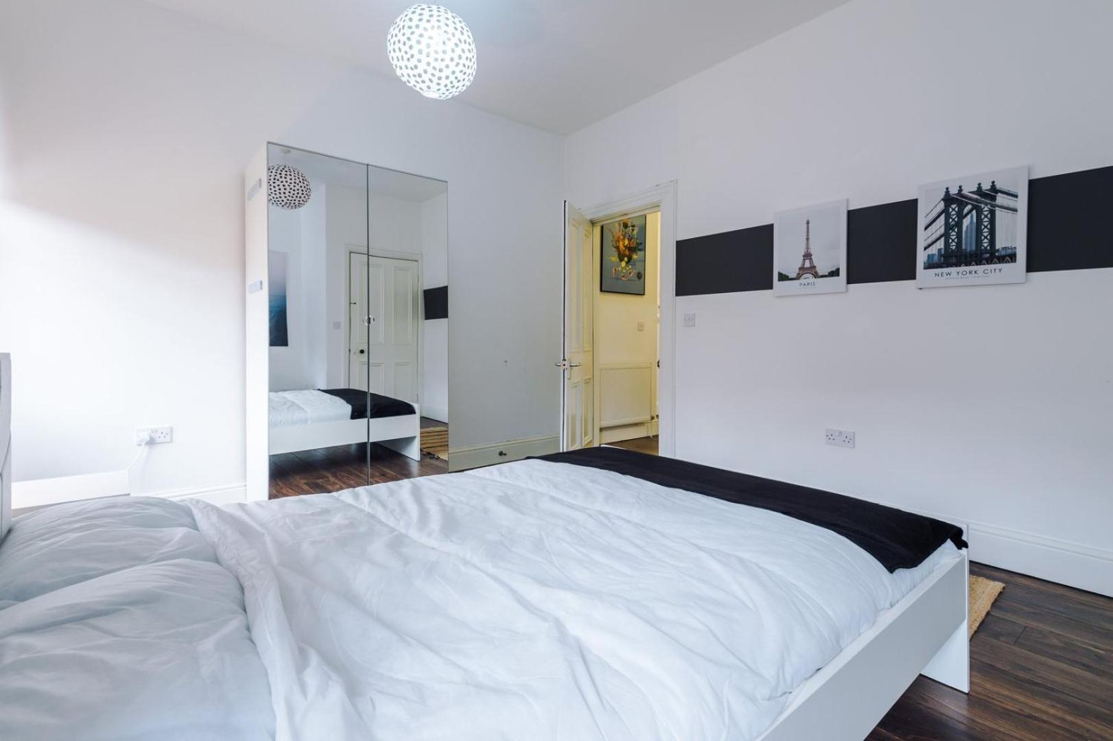 Spacious Centre Retreat In Leeds Centre Apartment *
