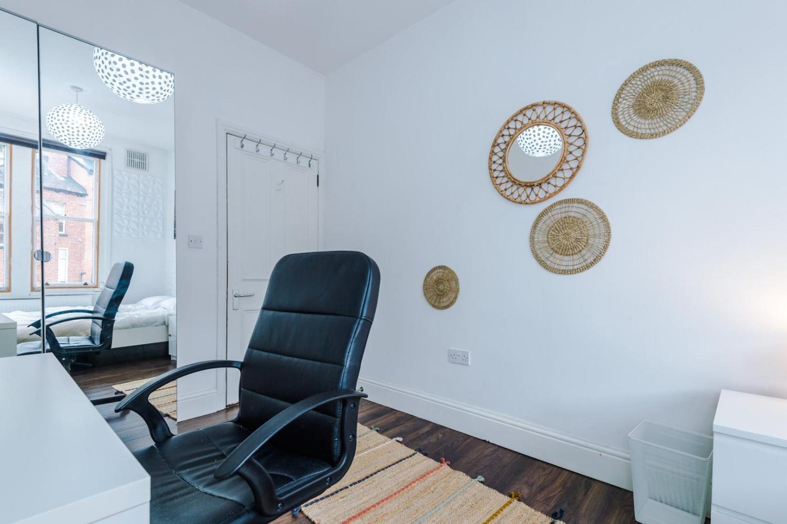 Spacious Centre Retreat In Leeds Centre Apartment