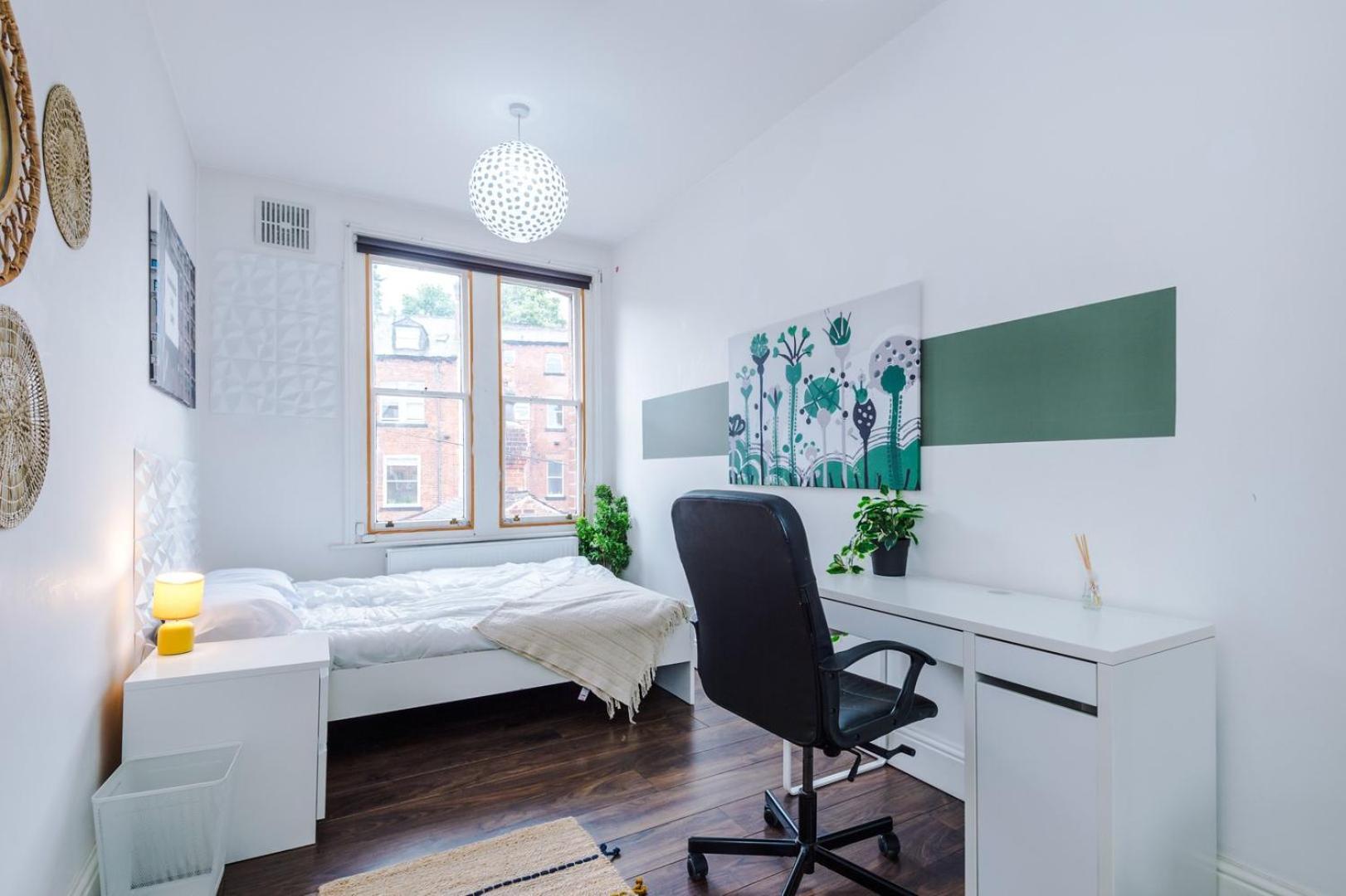 Apartment Spacious Centre Retreat In Leeds Centre