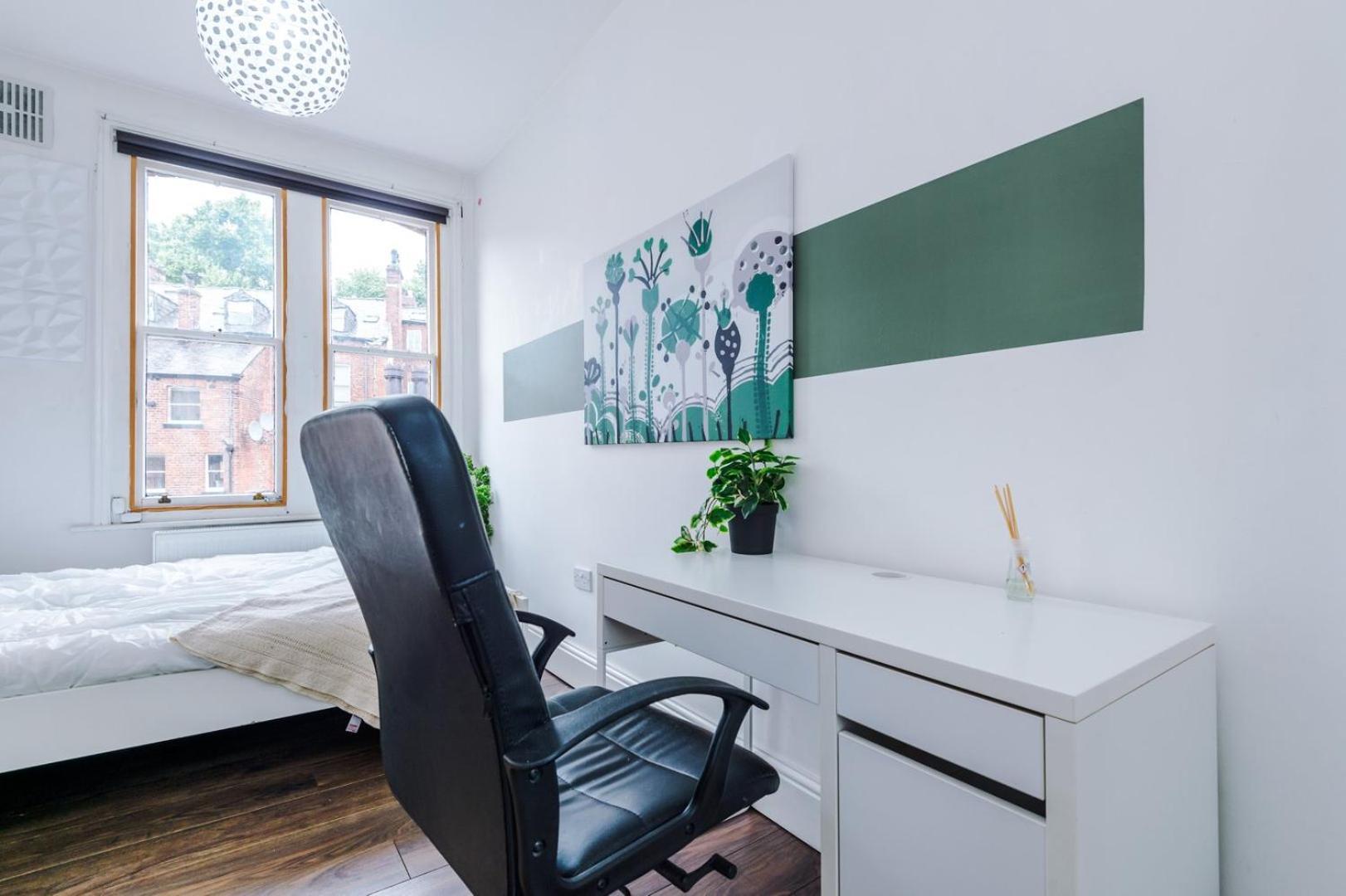 Spacious Centre Retreat In Leeds Centre * Leeds (West Yorkshire)