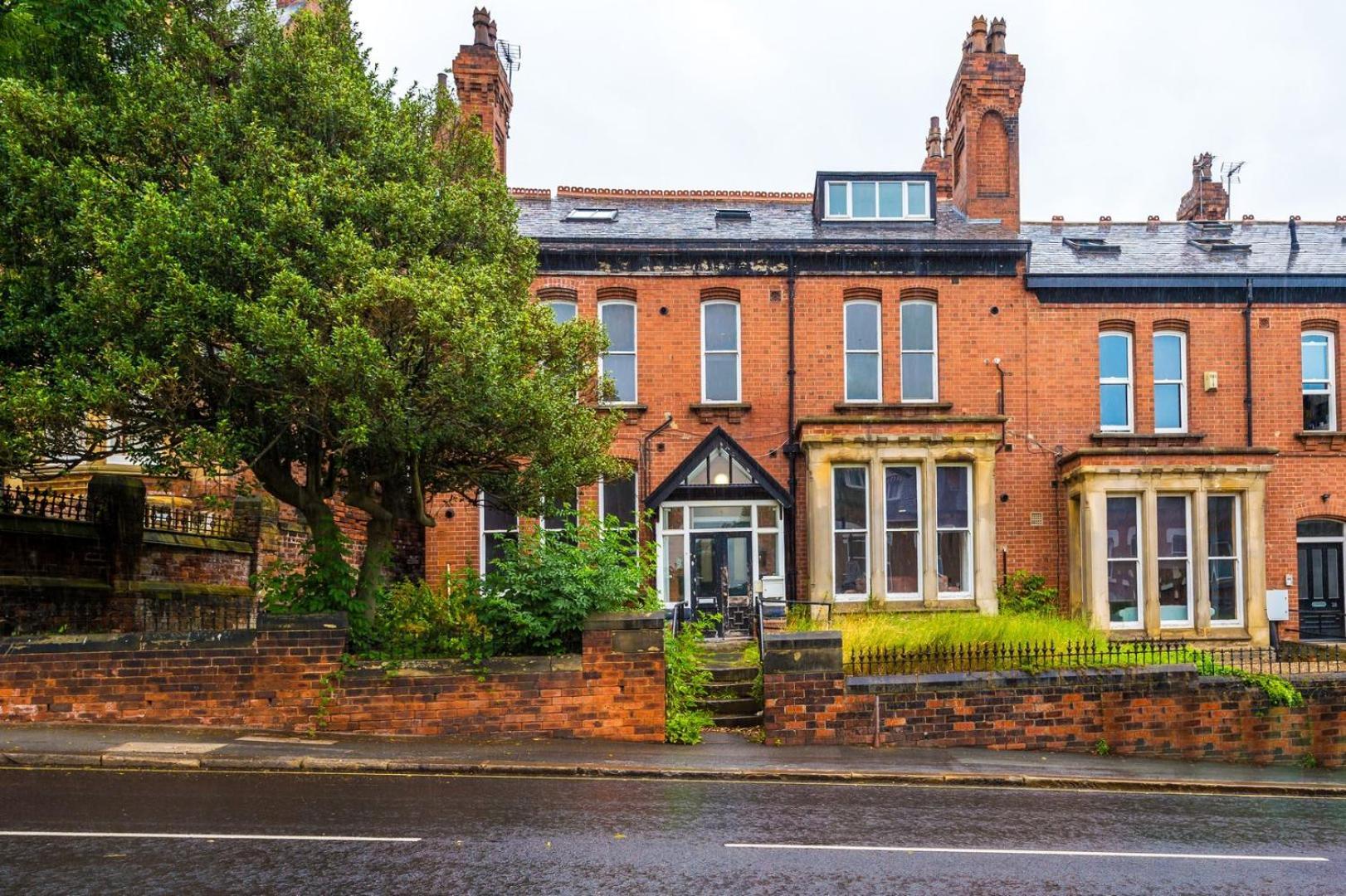 Spacious Centre Retreat In Leeds Centre Apartment *