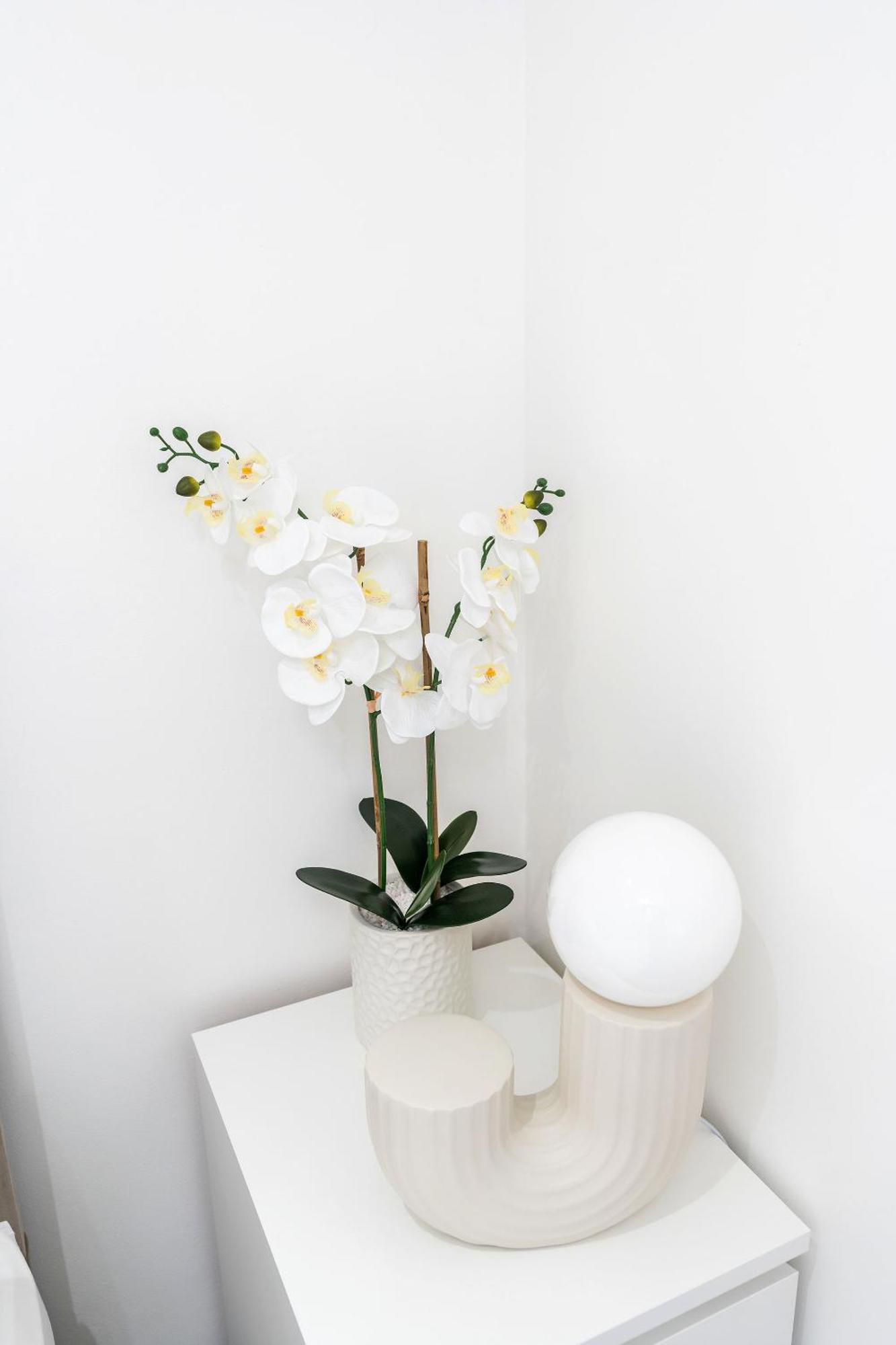 Modern 1 Bed Studio Flat Leeds Apartment *
