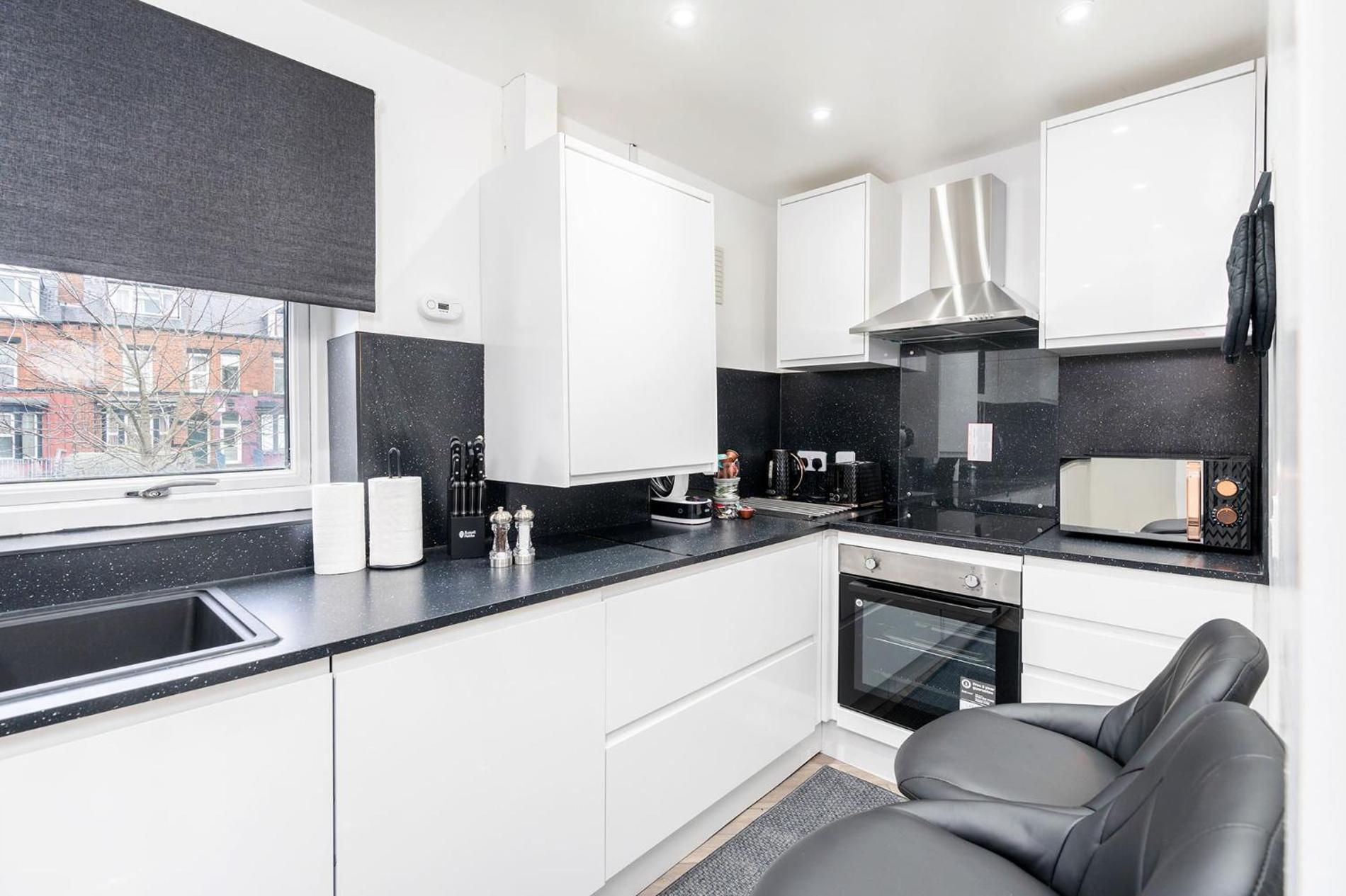 Modern 1 Bed Studio Flat Leeds * Leeds (West Yorkshire)