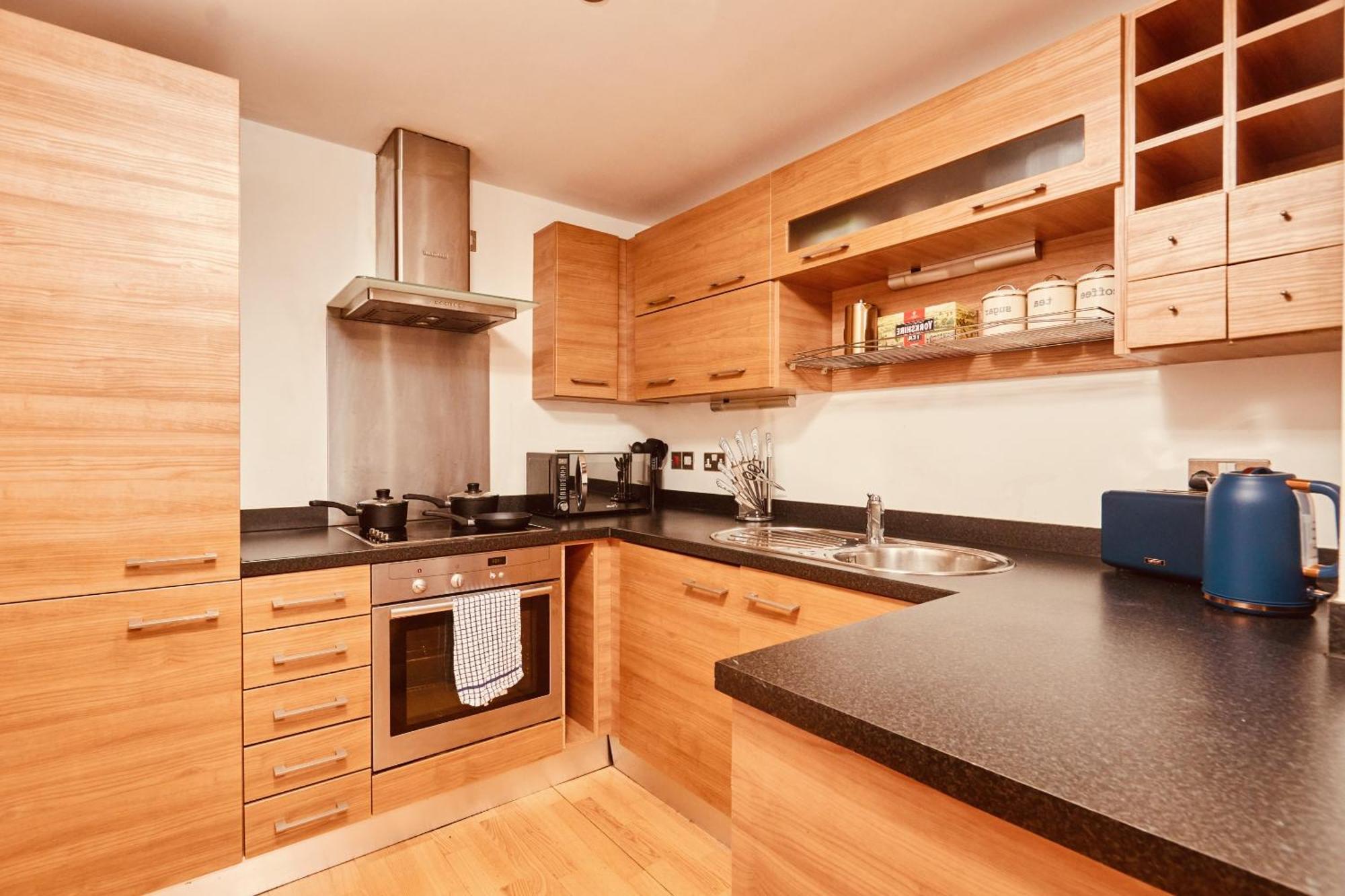 Apartment Deluxe Apt, River Canal View& Free Parking!