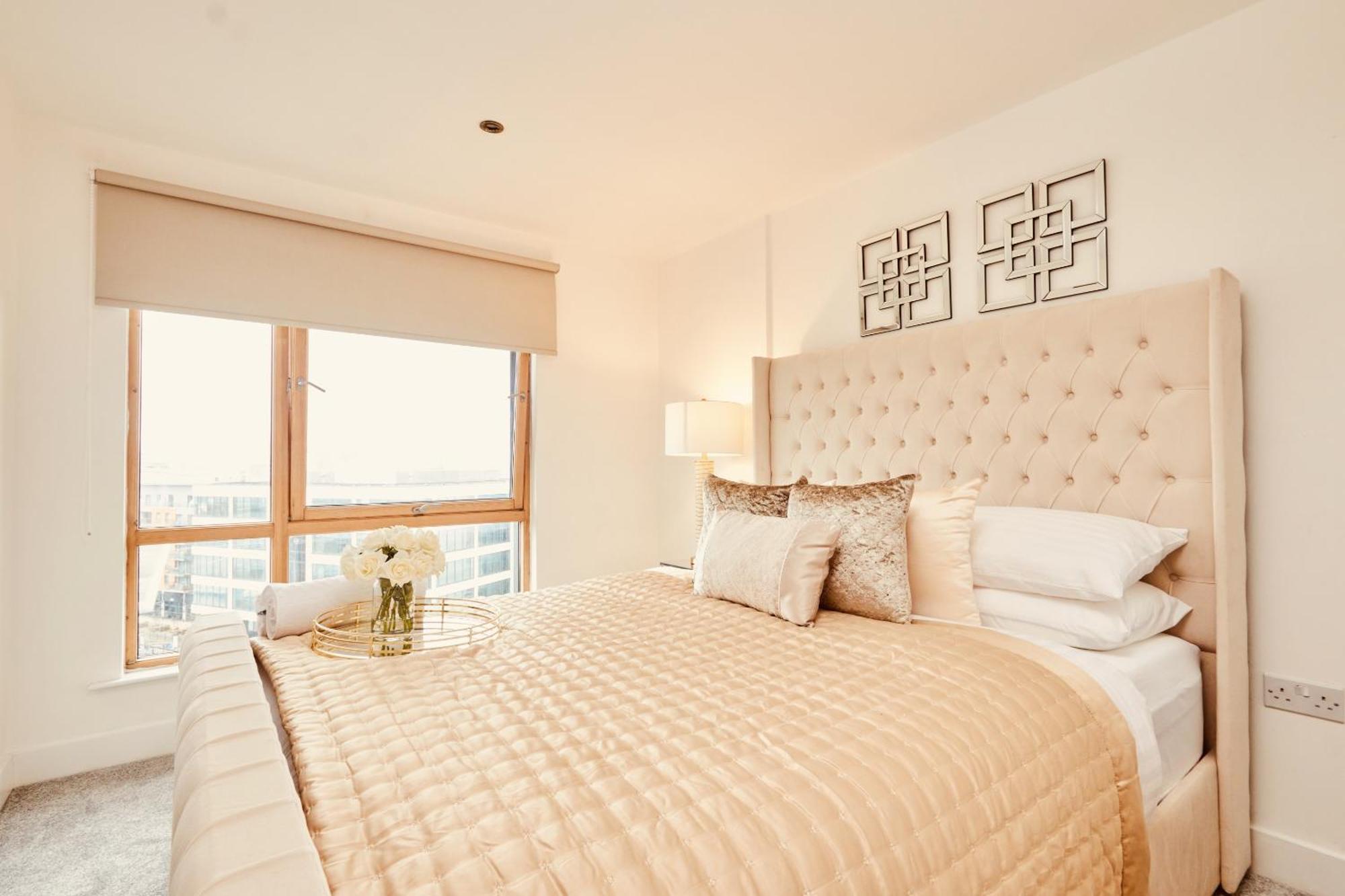 Apartment Deluxe Apt, River Canal View& Free Parking!
